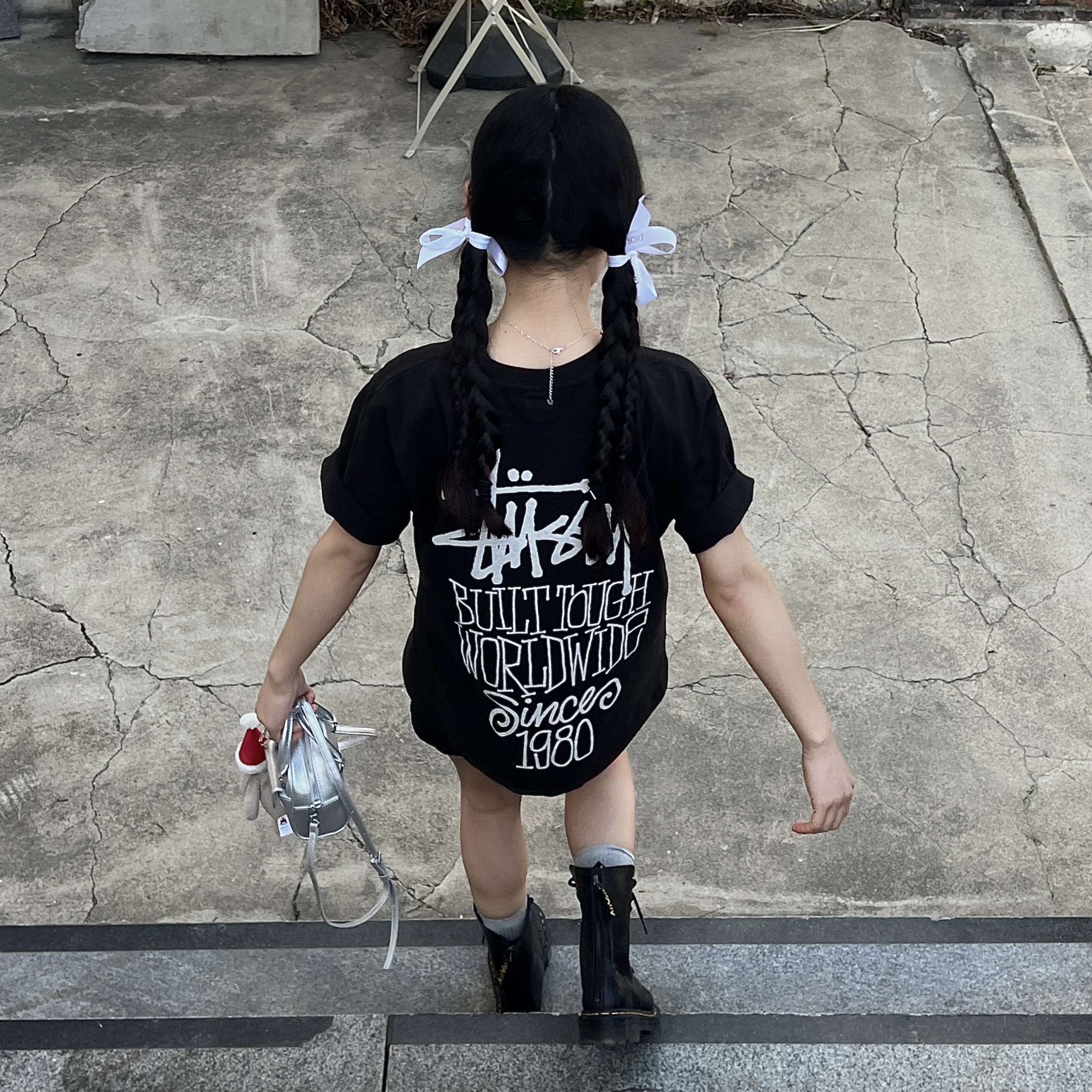 Stussy Built Tough T-Shirt Pigment Dyed Black, Jellycat Bashful Christmas Bunny Decoration Praline 착용 스타일 - 2