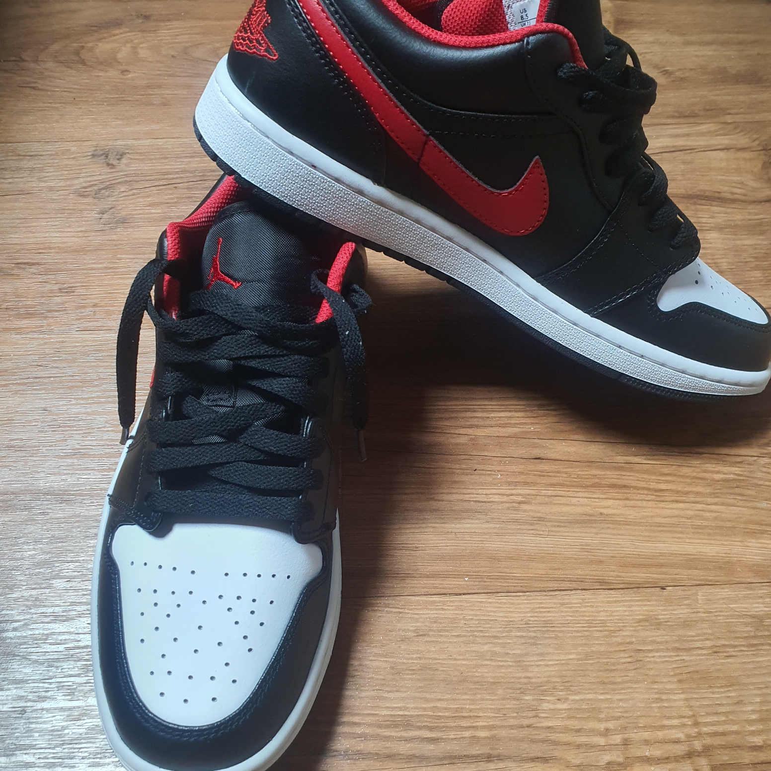 Jordan 1 Low Black Fire Red 착용 스타일 - 3