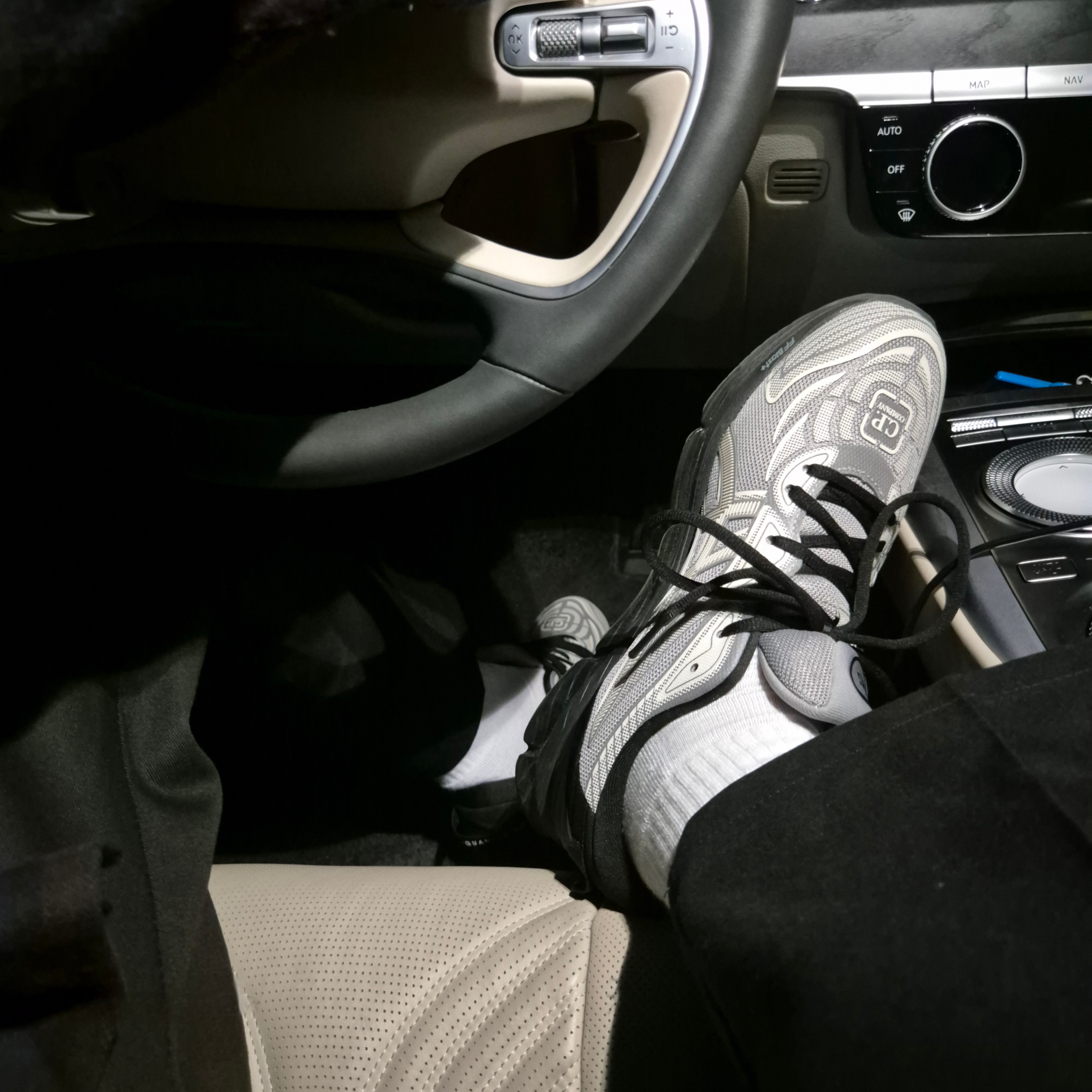 Asics x C.P. Company Gel-Quantum 360 VIII Cement Grey 착용 스타일
