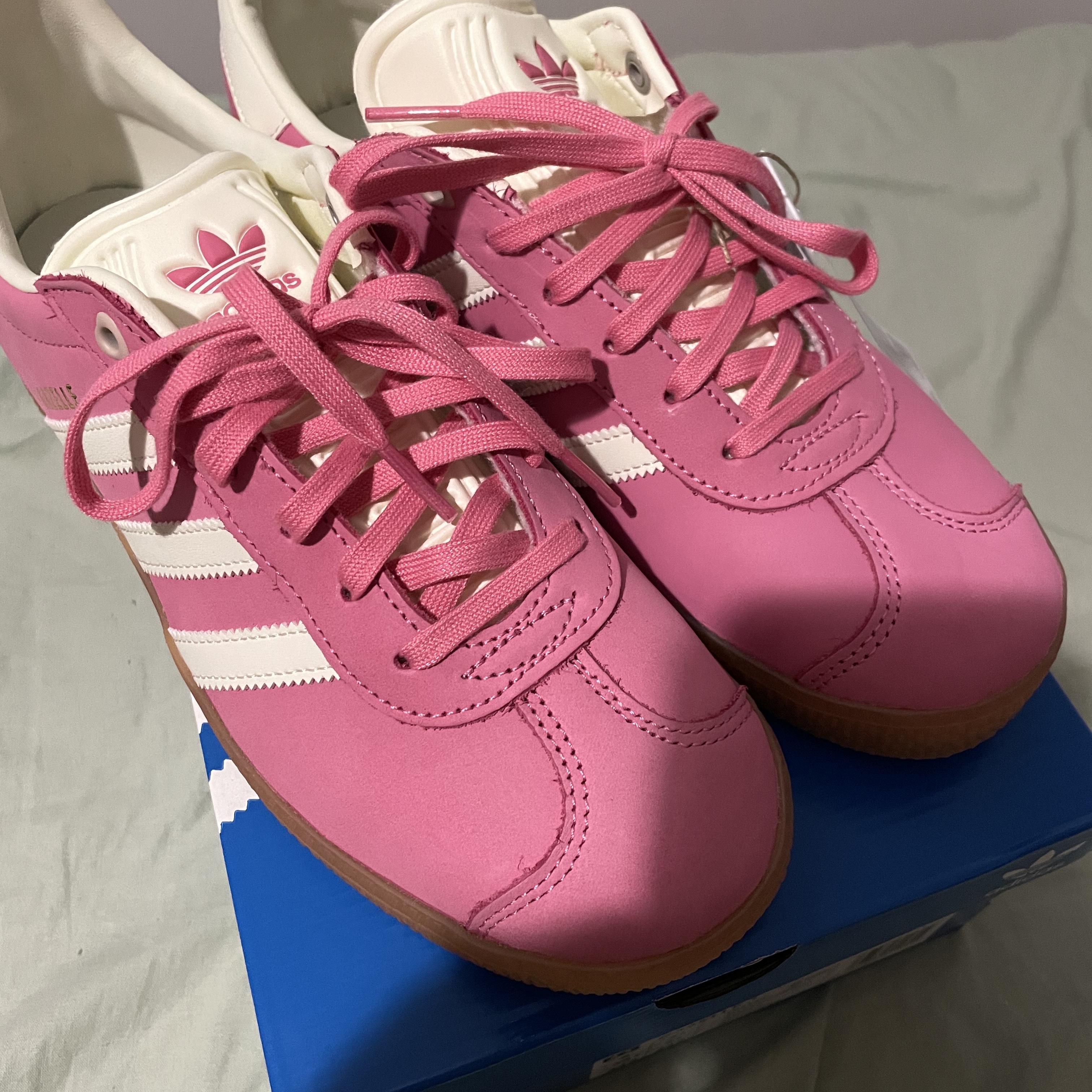 (J) Adidas Gazelle Pink Fusion Ivory 착용 스타일 - 1
