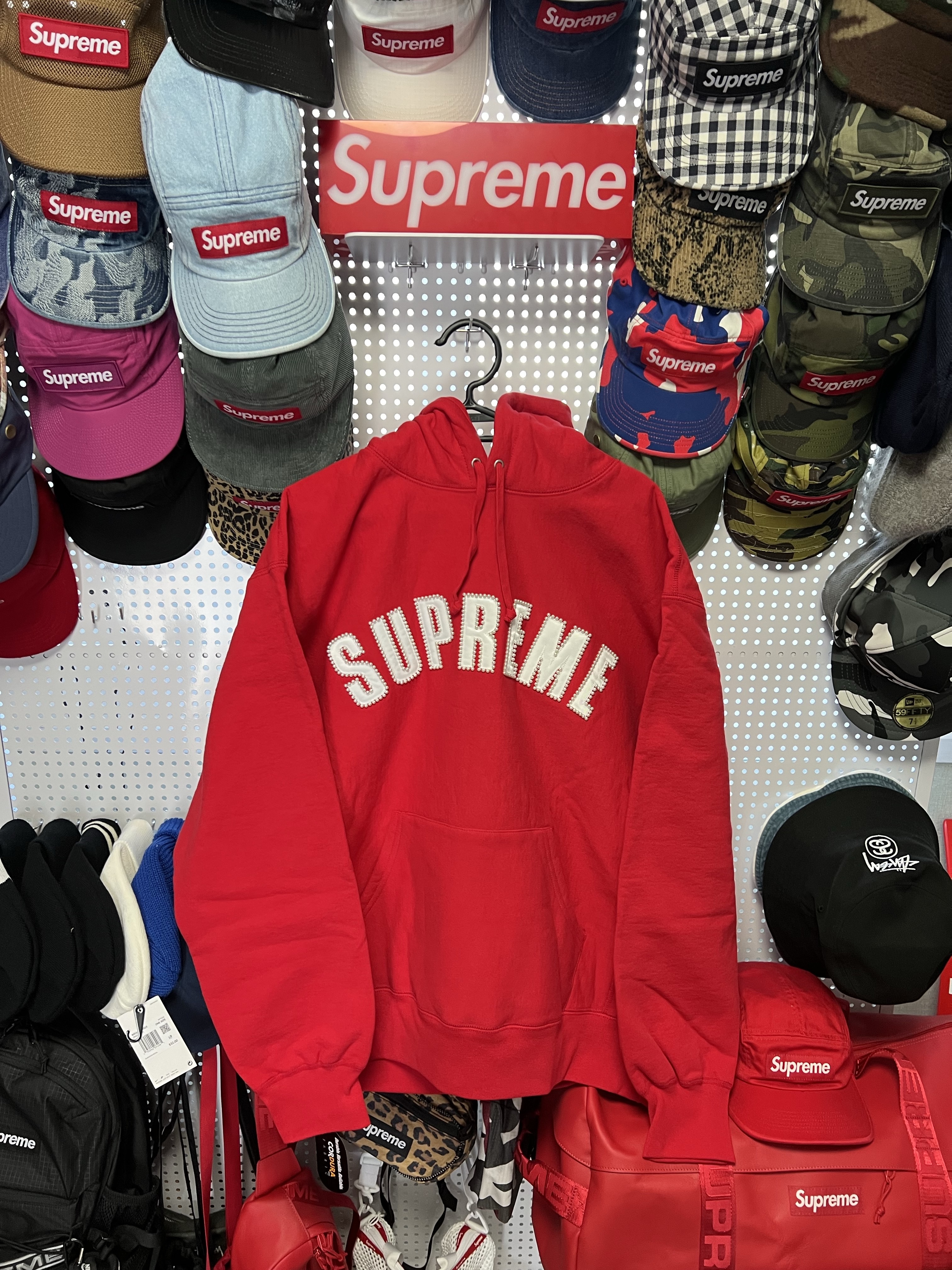 Supreme Pearl Logo Hooded Sweatshirt Red - 21FW 착용 스타일