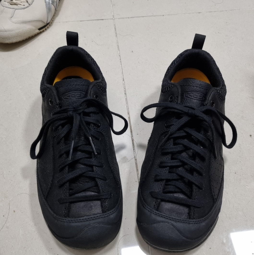 Keen Jasper Rocks SP Sneakers Black 착용 스타일