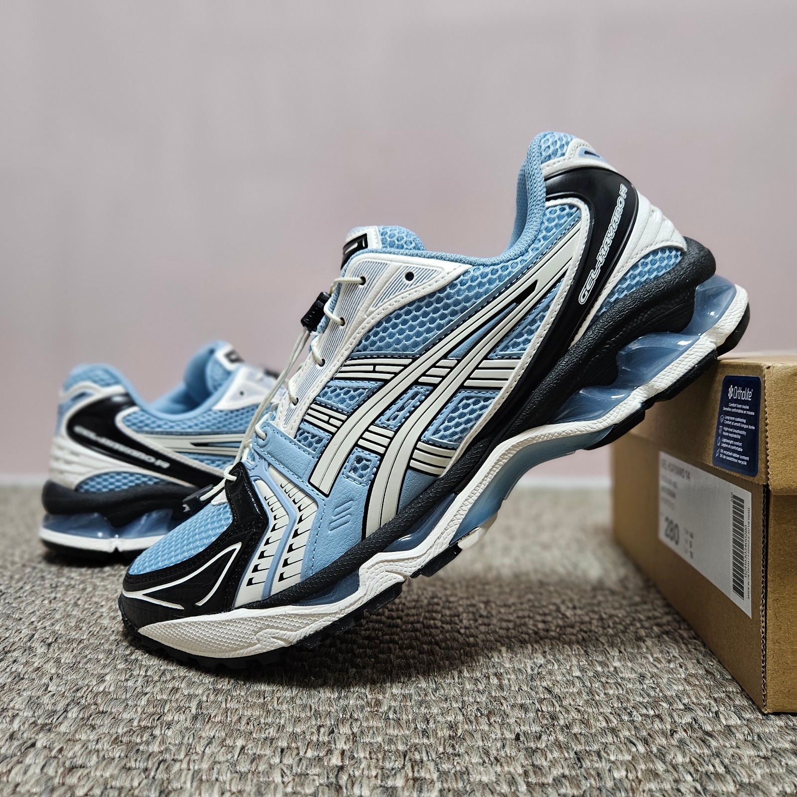 Asics Unlimited Gel-Kayano 14 Mist Cream 착용 스타일 - 1