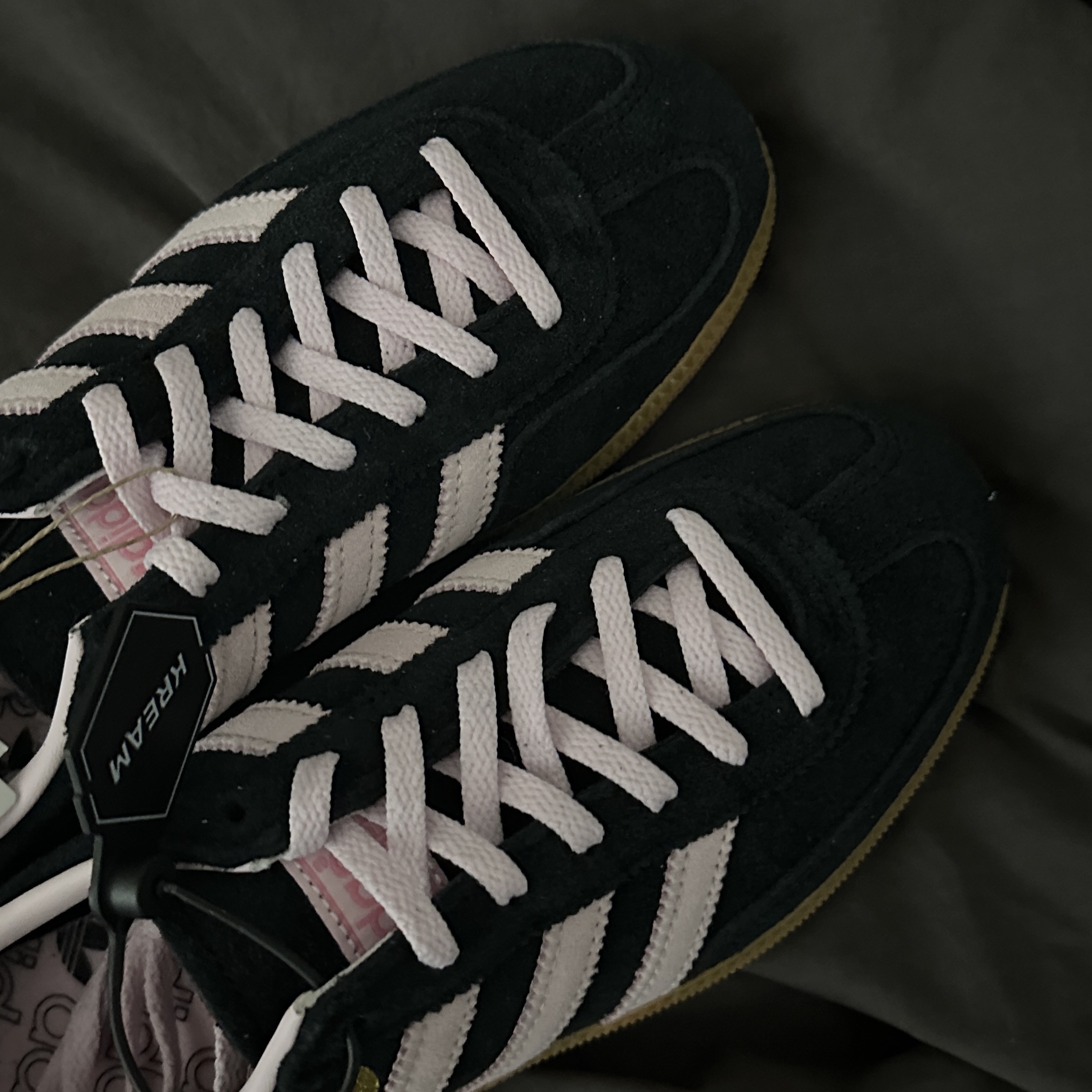 (W) Adidas Spezial Handball Core Black Clear Pink 착용 스타일