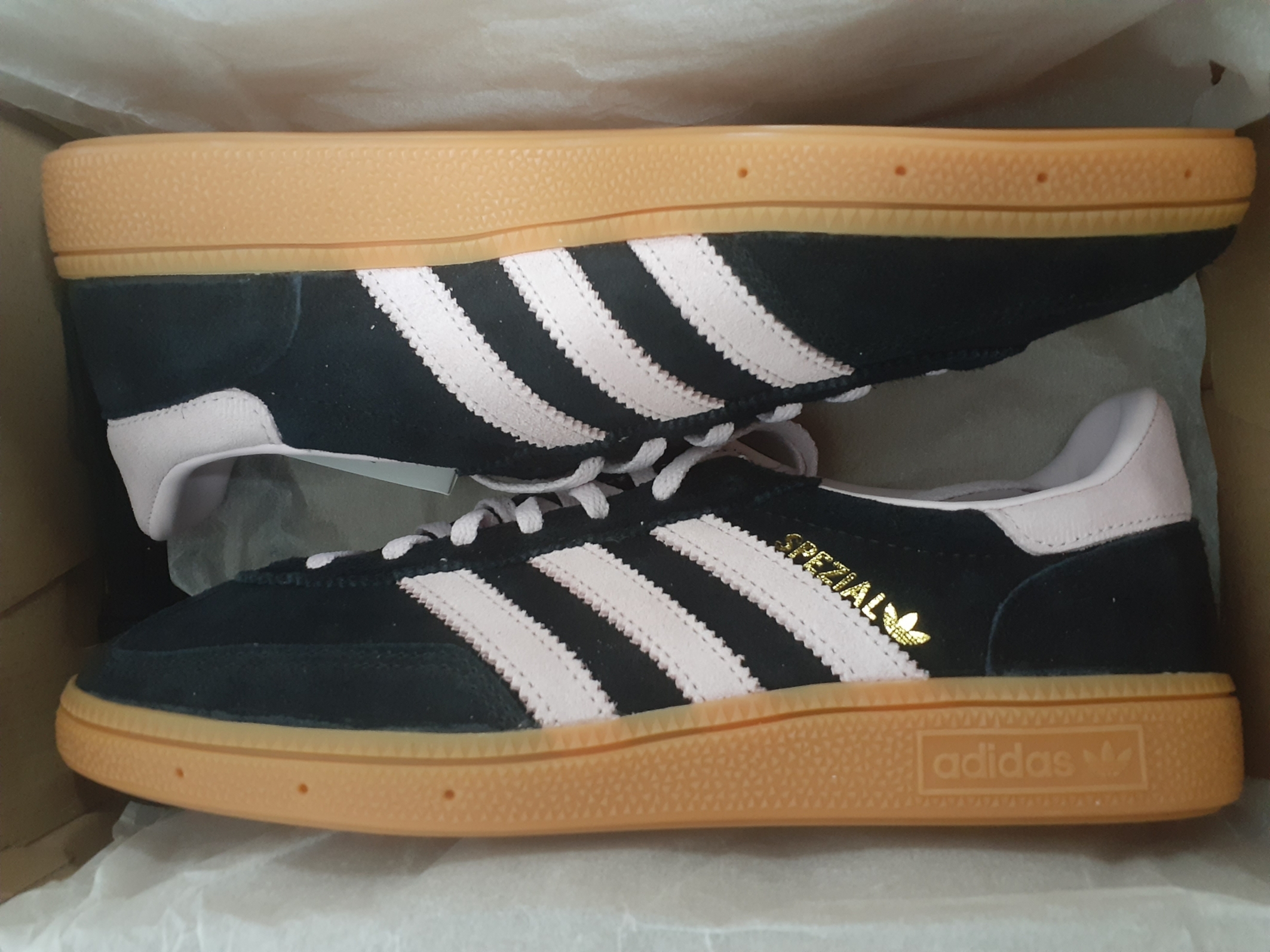 (W) Adidas Spezial Handball Core Black Clear Pink 착용 스타일