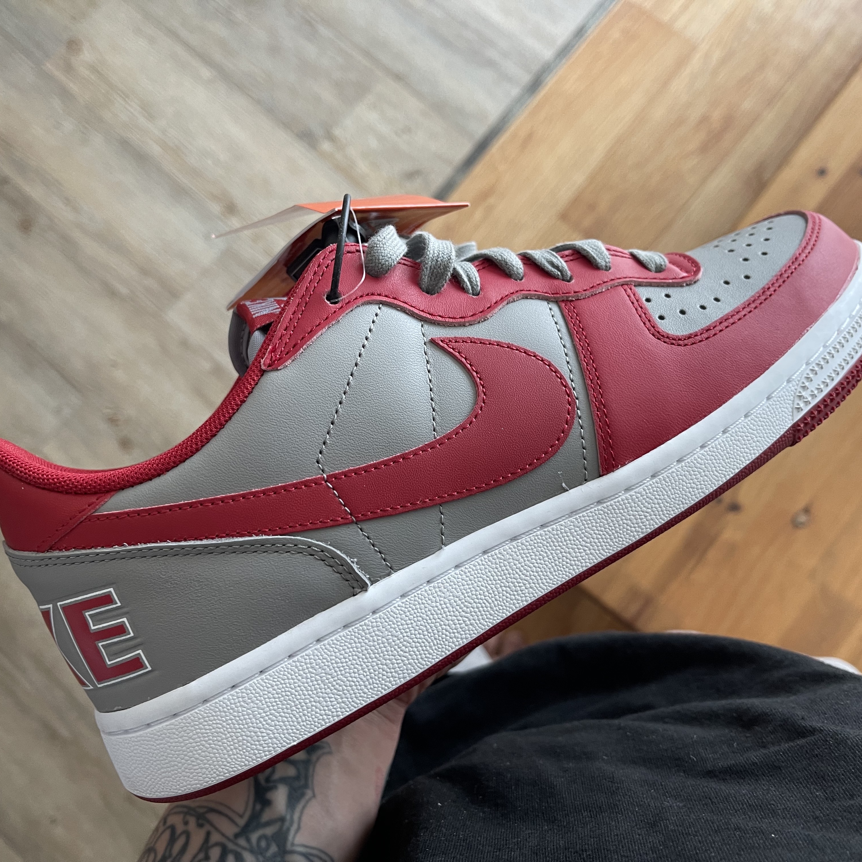 Nike Terminator Low Varsity Red Medium Grey 착용 스타일 - 1