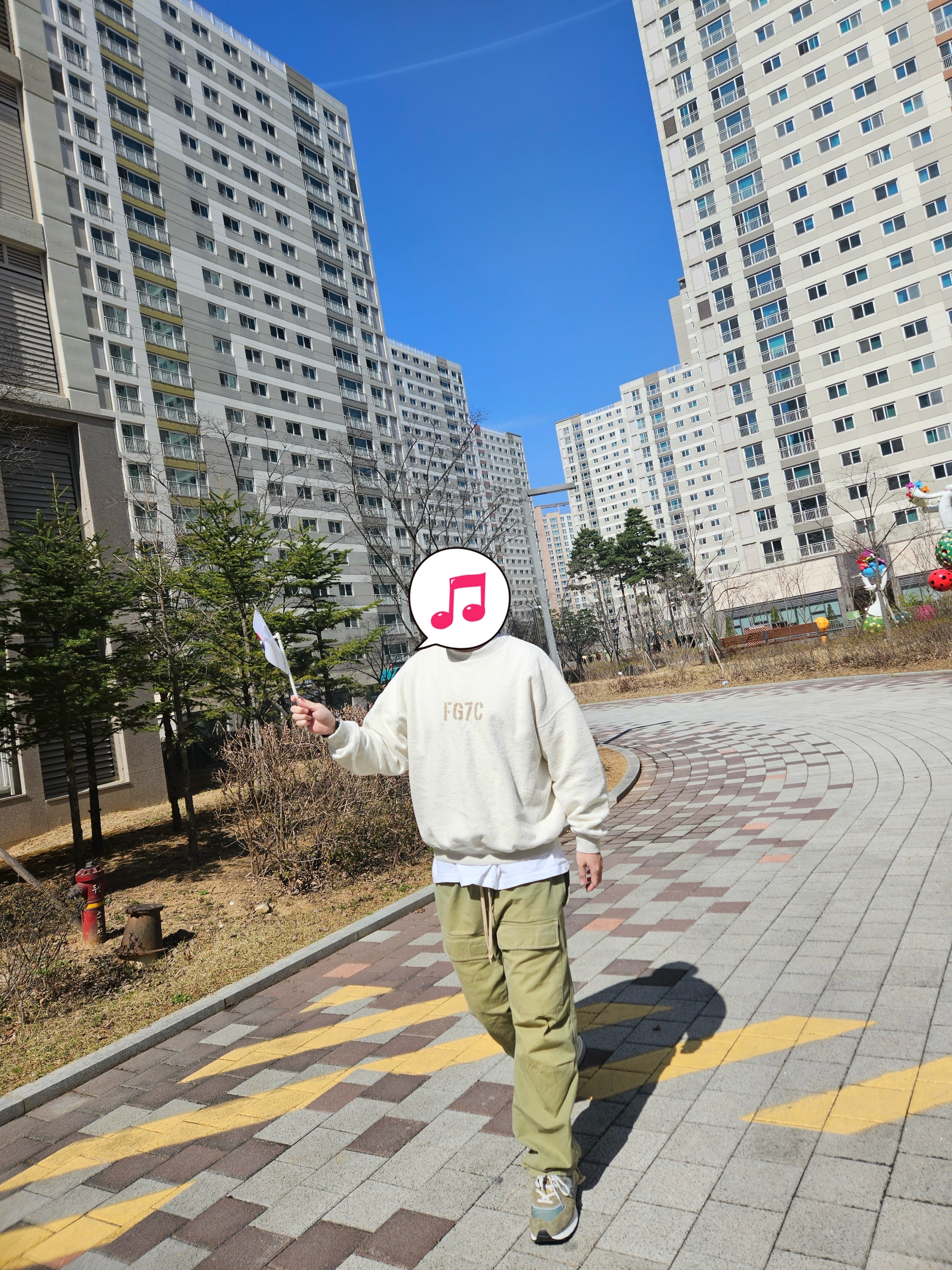 Fear of God Military Cargo Pants Green, New Balance x Stone Island 574 Legacy Green 착용 스타일
