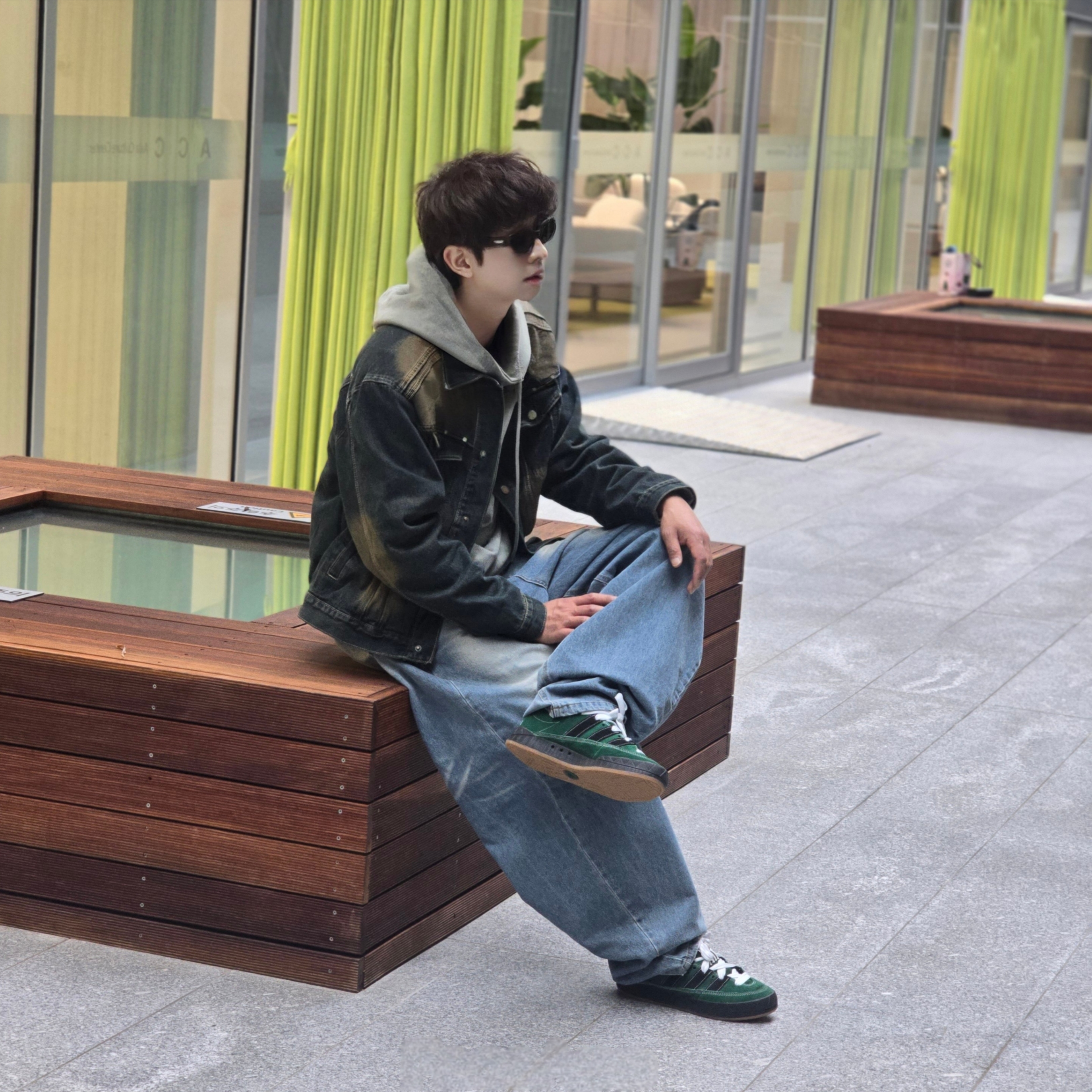 Adidas x YNuK Adimatic Dark Green Core Black 착용 스타일 - 4