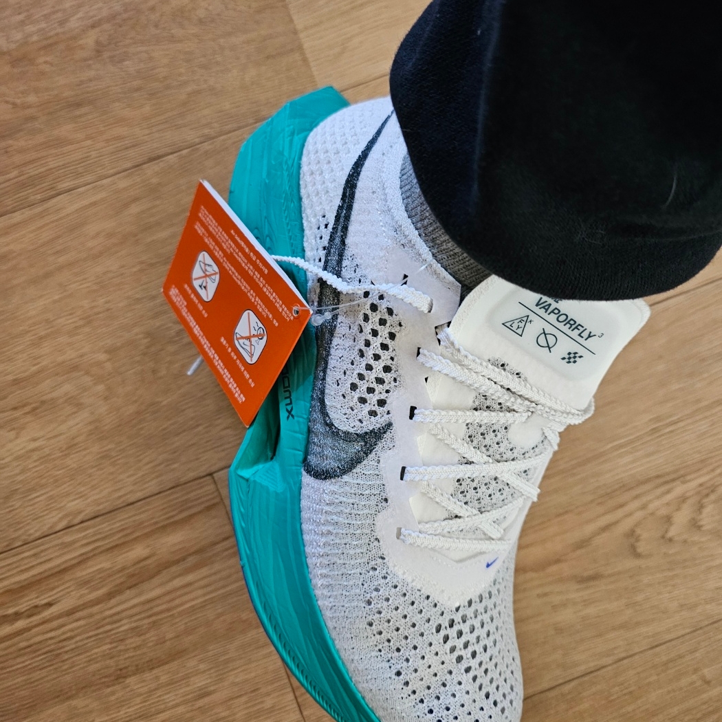 Nike ZoomX Vaporfly Next% 3 White Deep Jungle 착용 스타일 - 3