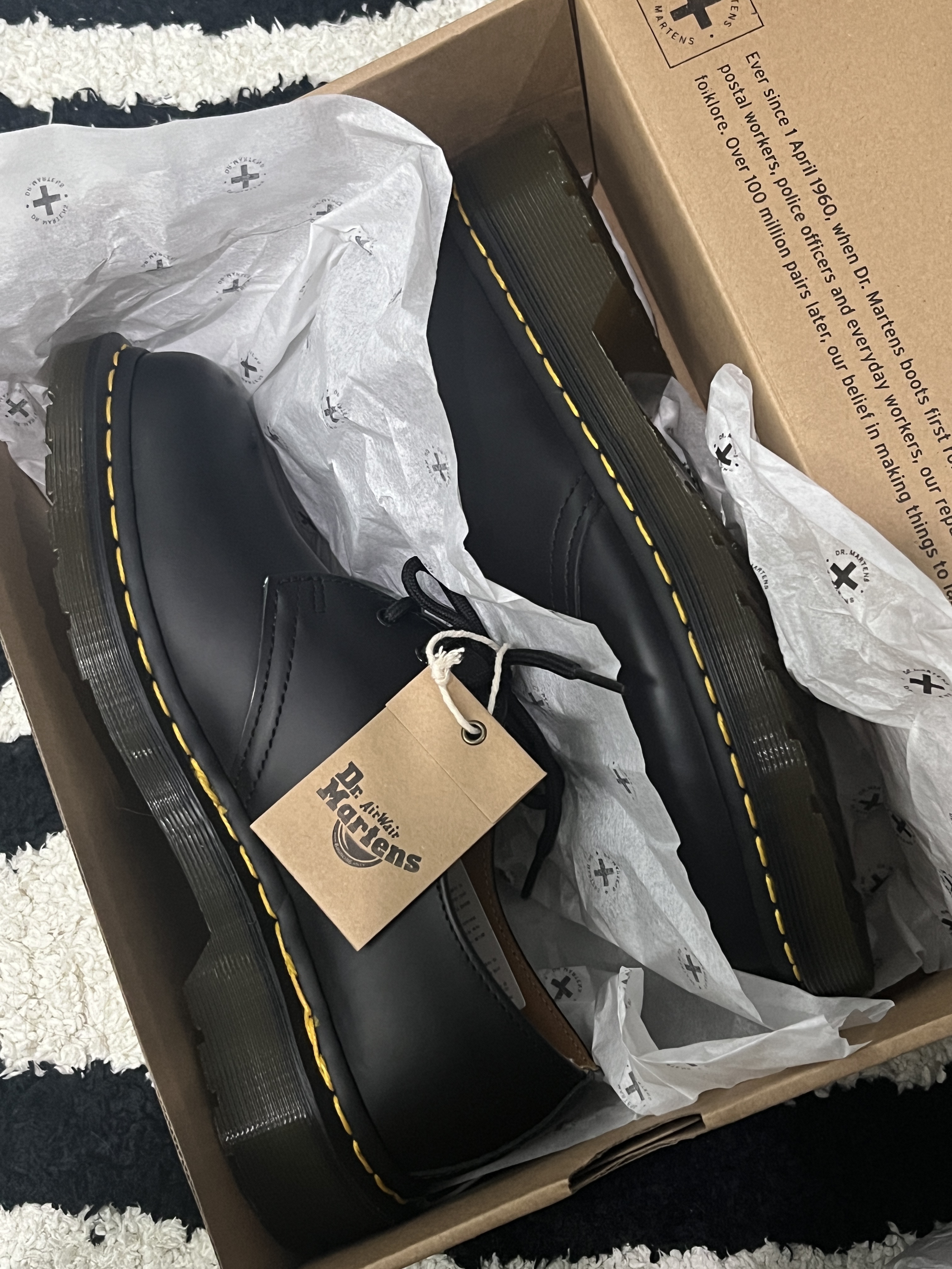 Dr. Martens 1461 Smooth Black, Gentle Monster Le 01 Black 착용 스타일 - 2