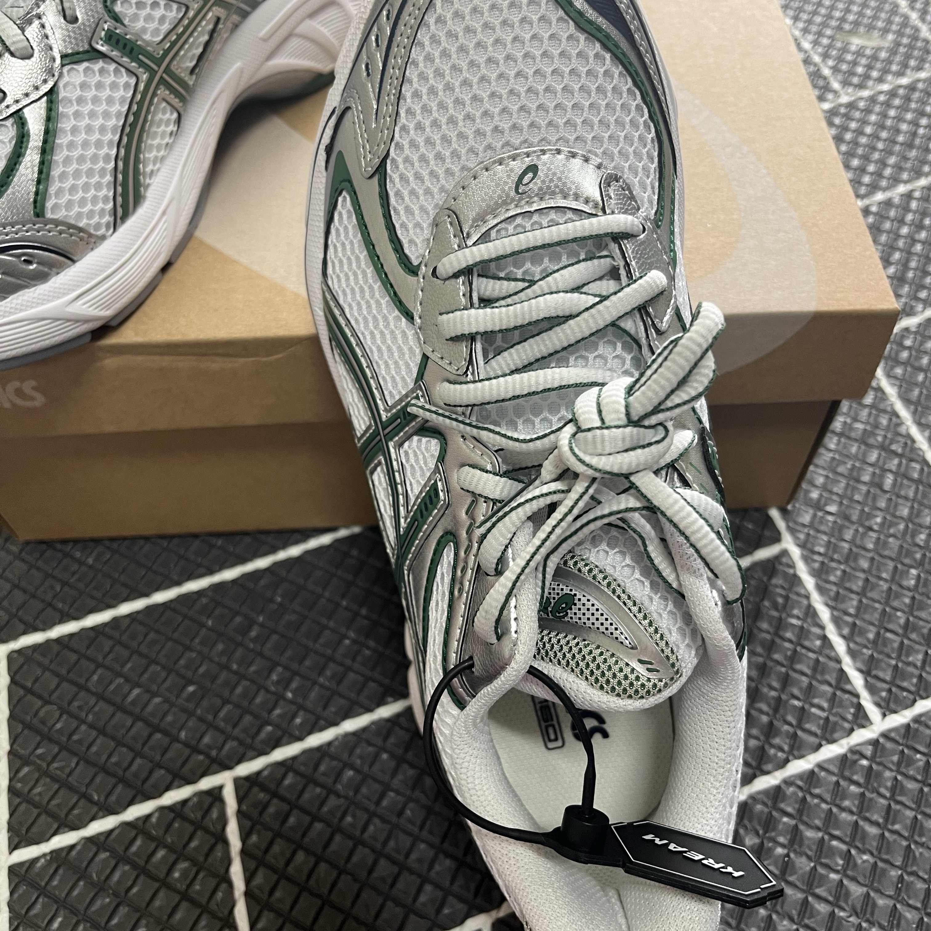 Asics GT-2160 White Shamrock Green 착용 스타일 - 2