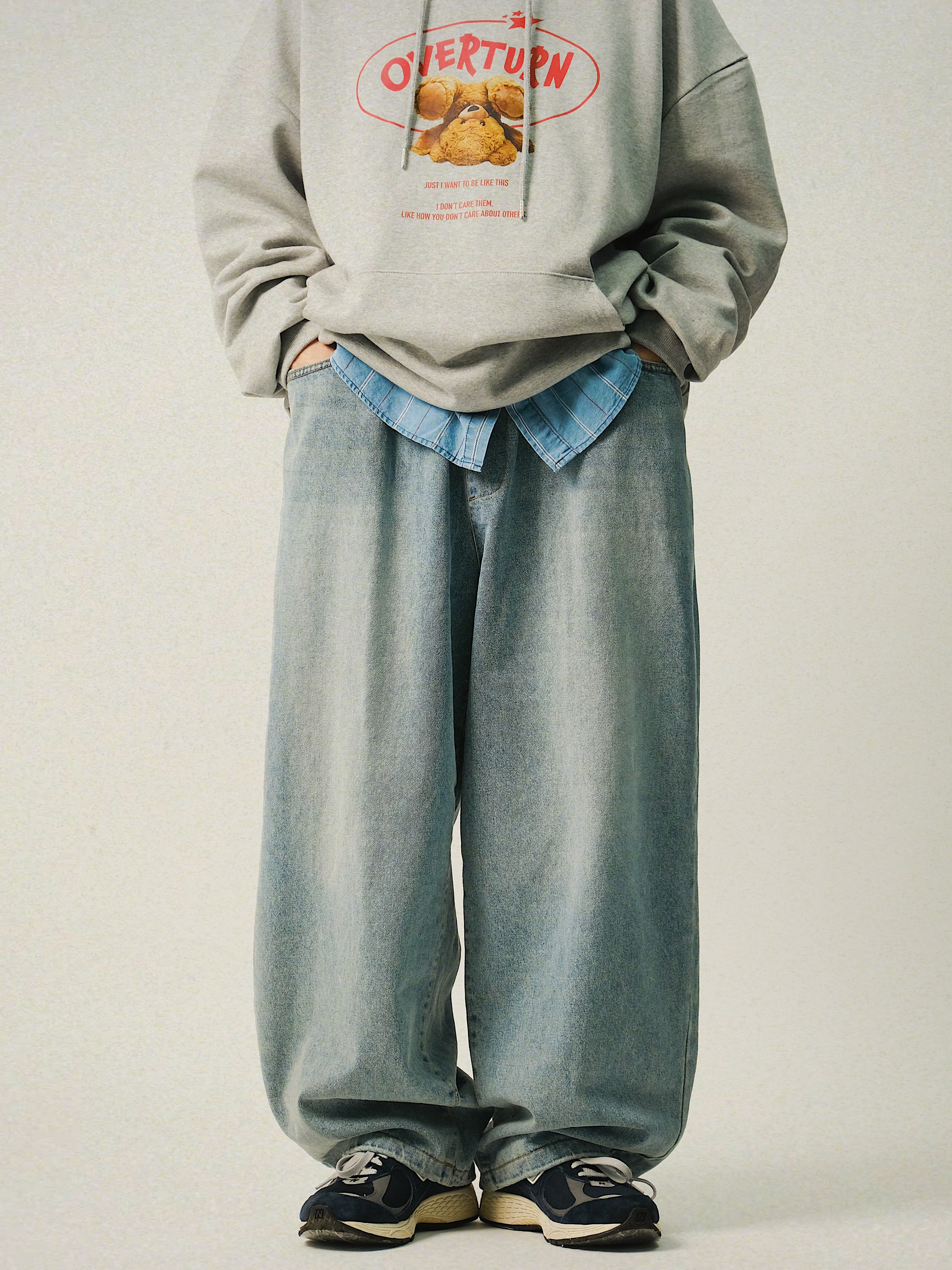New Balance 2002R Eclipse Castlerock 착용 스타일 - 2