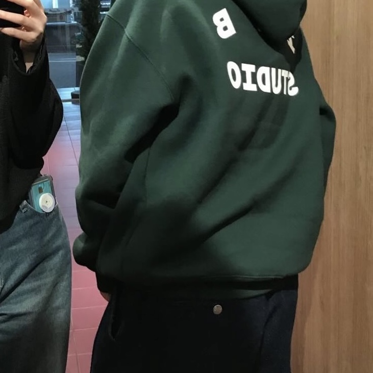 IAB Studio Hoodie Deep Green 착용 스타일