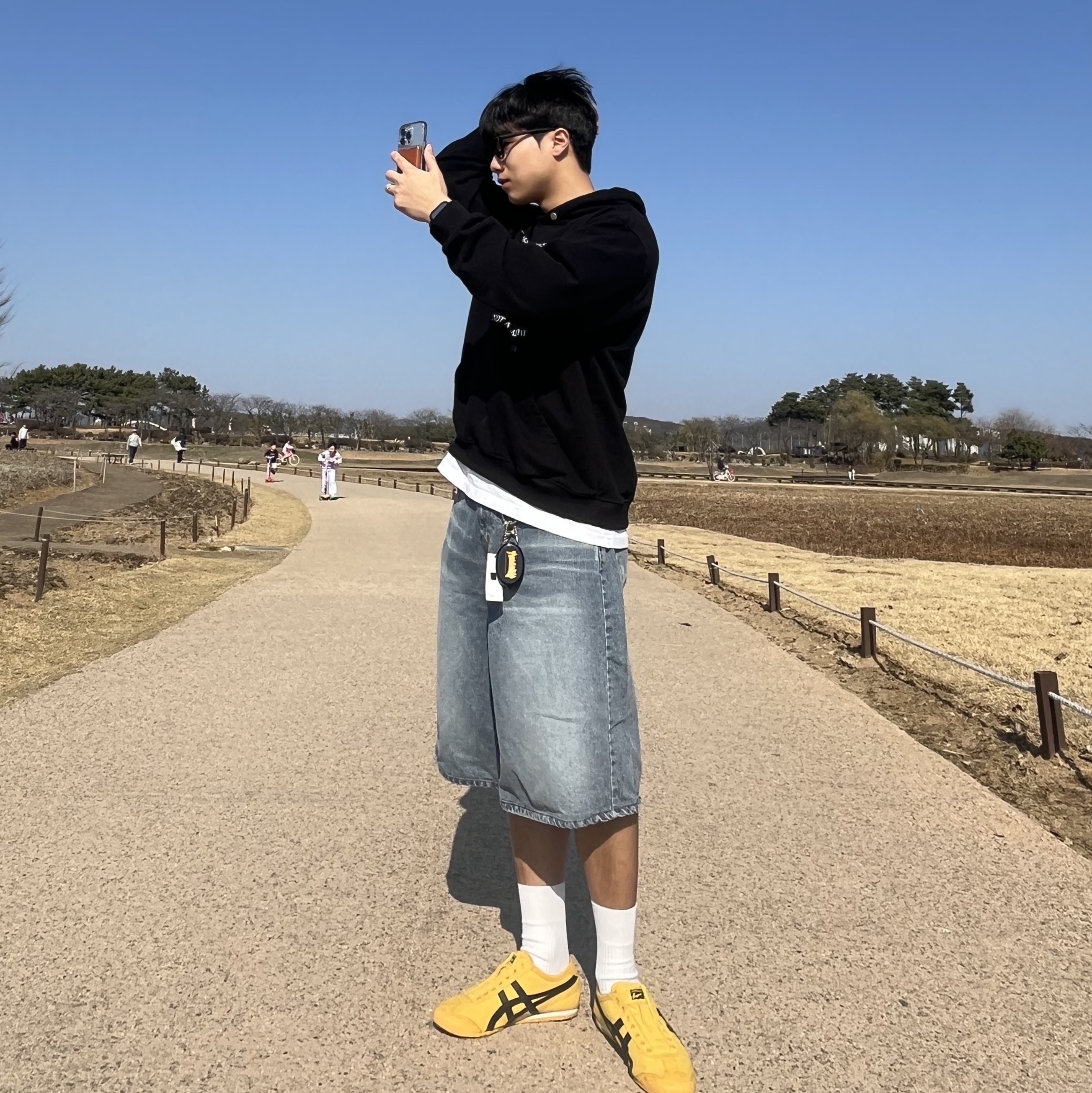 Onitsuka Tiger Mexico 66 Slip-On Yellow Black 착용 스타일 - 1