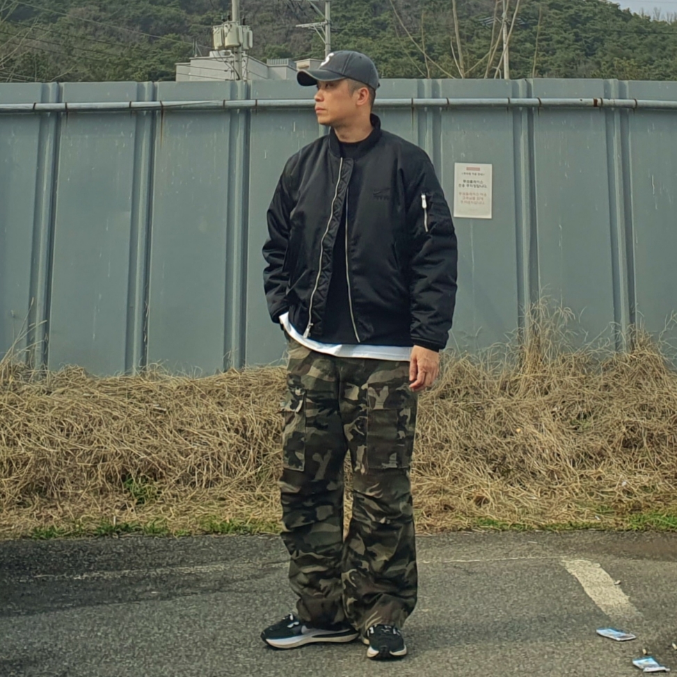 Nike x Sacai VaporWaffle Black White, Nike NSW Air Bomber Jacket Black - Asia 착용 스타일