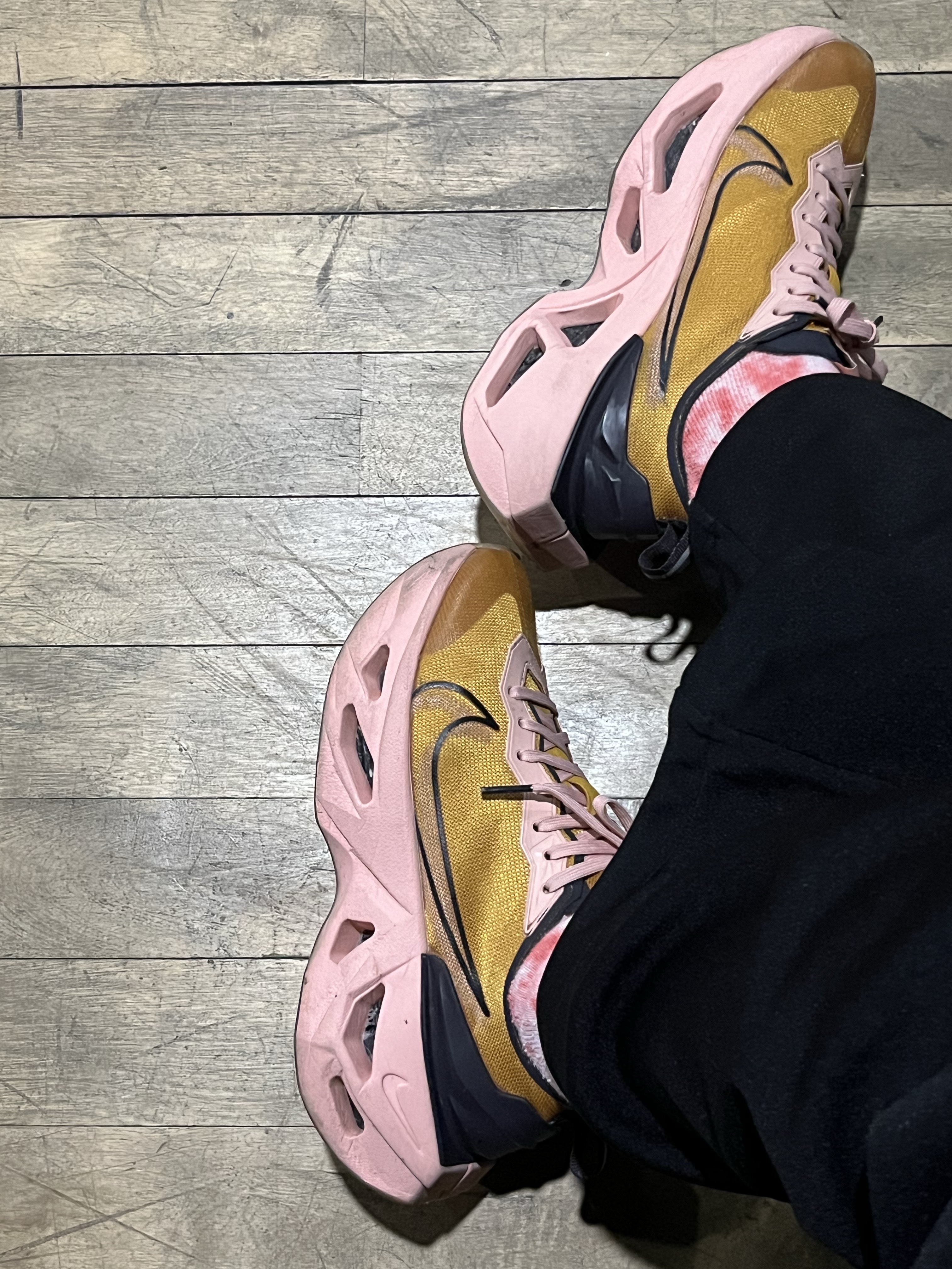 (W) Nike ZoomX Vista Grind Gold Suede Coral Stardust 착용 스타일