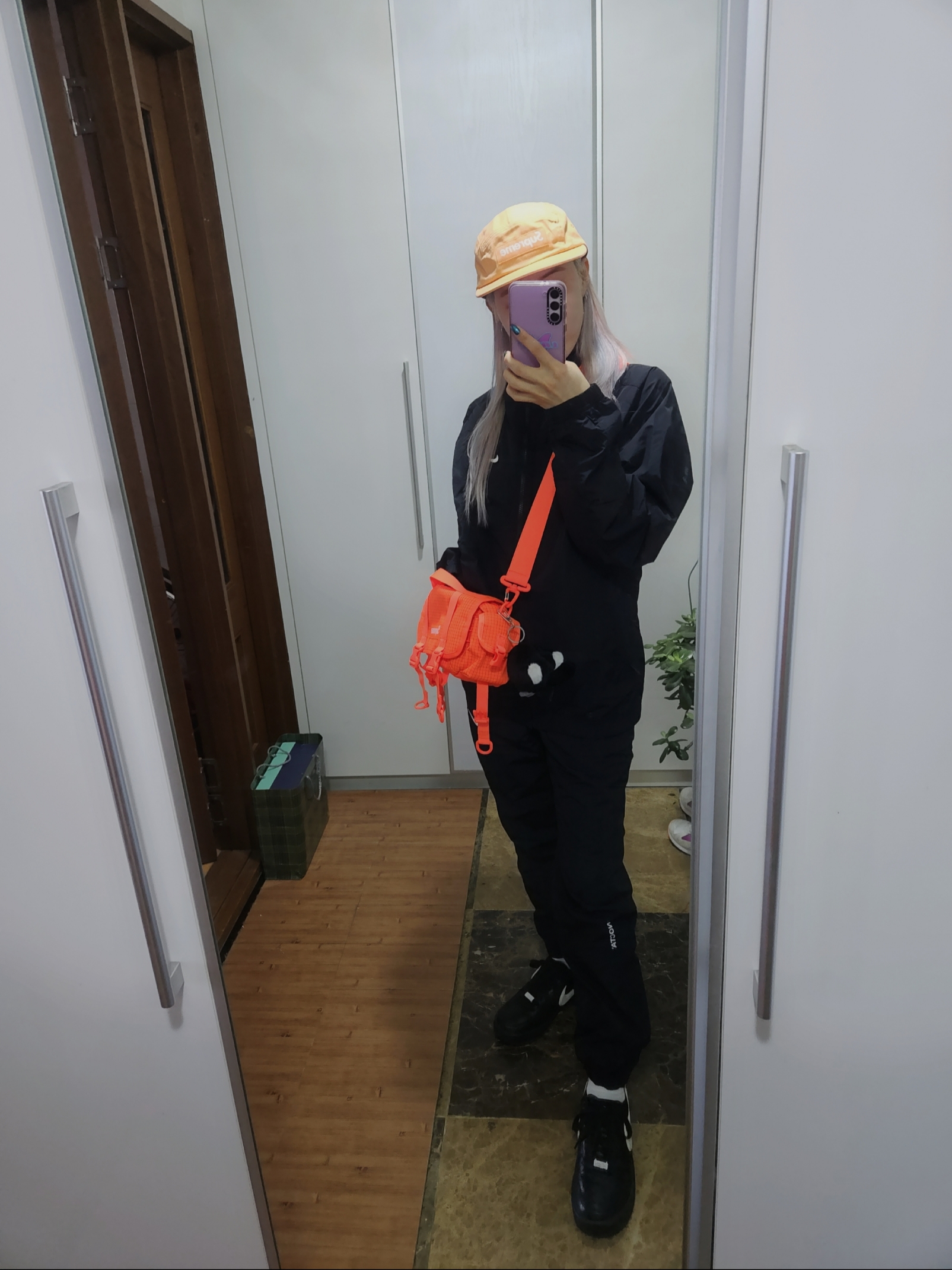 Nike x Drake Nocta Woven Track Pants Black (FN7668-010), Nike x Drake Nocta Nylon Track Jacket Black (FN7666-010) 착용 스타일 - 4