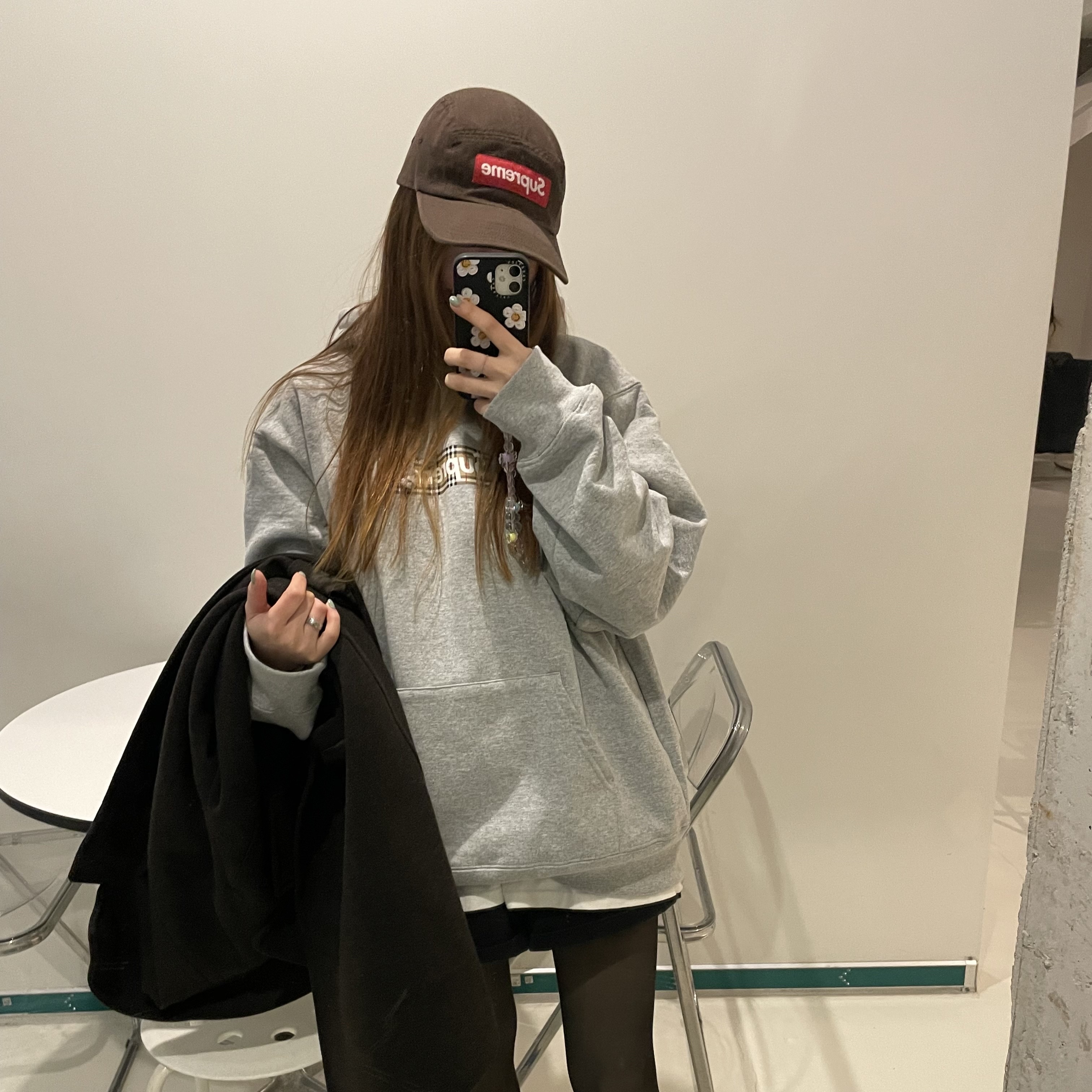 Supreme x Burberry Box Logo Hooded Sweatshirt Heather Grey - 22SS, Supreme Washed Chino Twill Camp Cap Brown - 21FW 착용 스타일 - 2