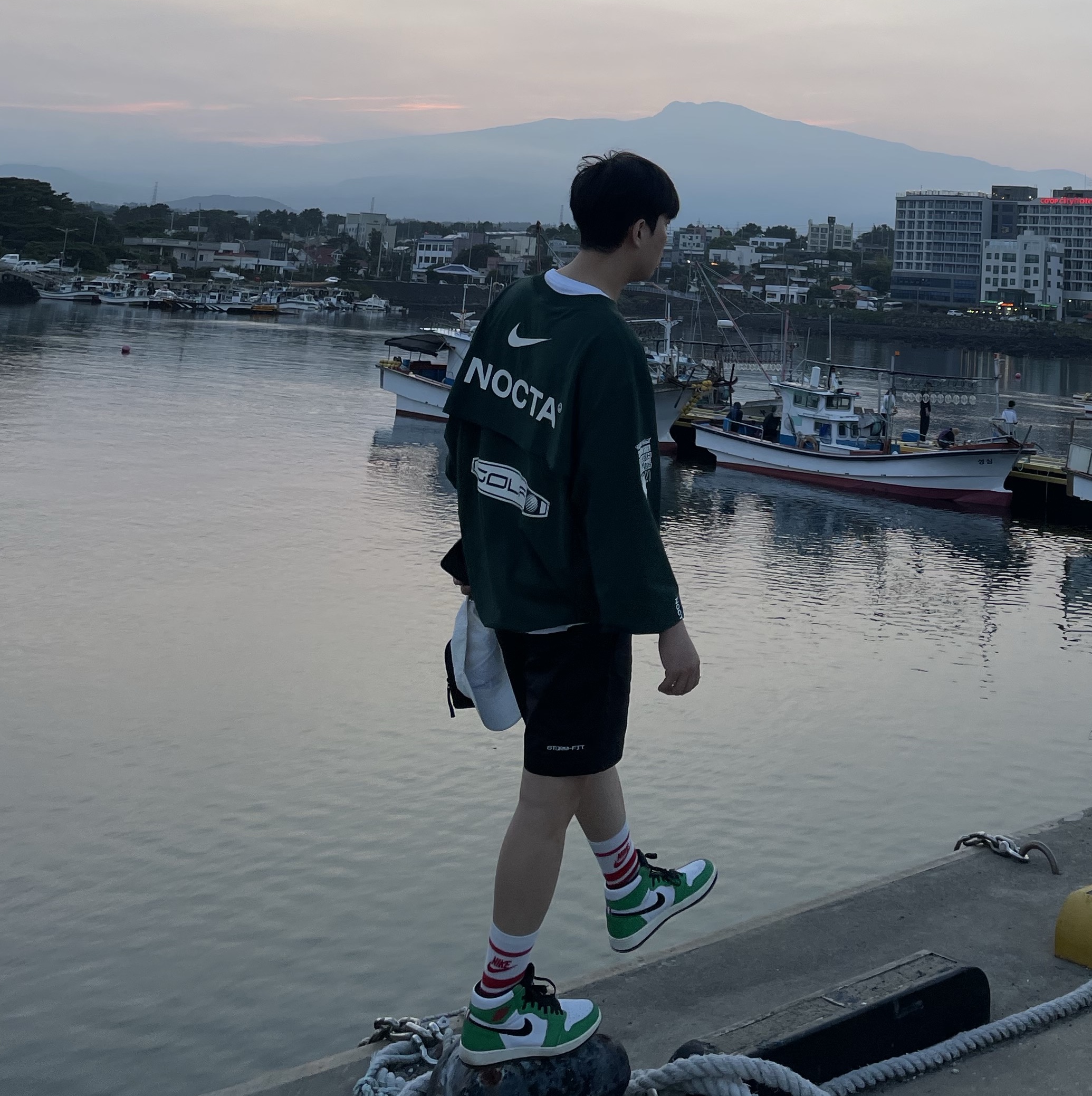 (W) Jordan 1 Retro High OG Lucky Green, Nike x Drake Nocta Golf Crewneck Top Green - US/EU 착용 스타일