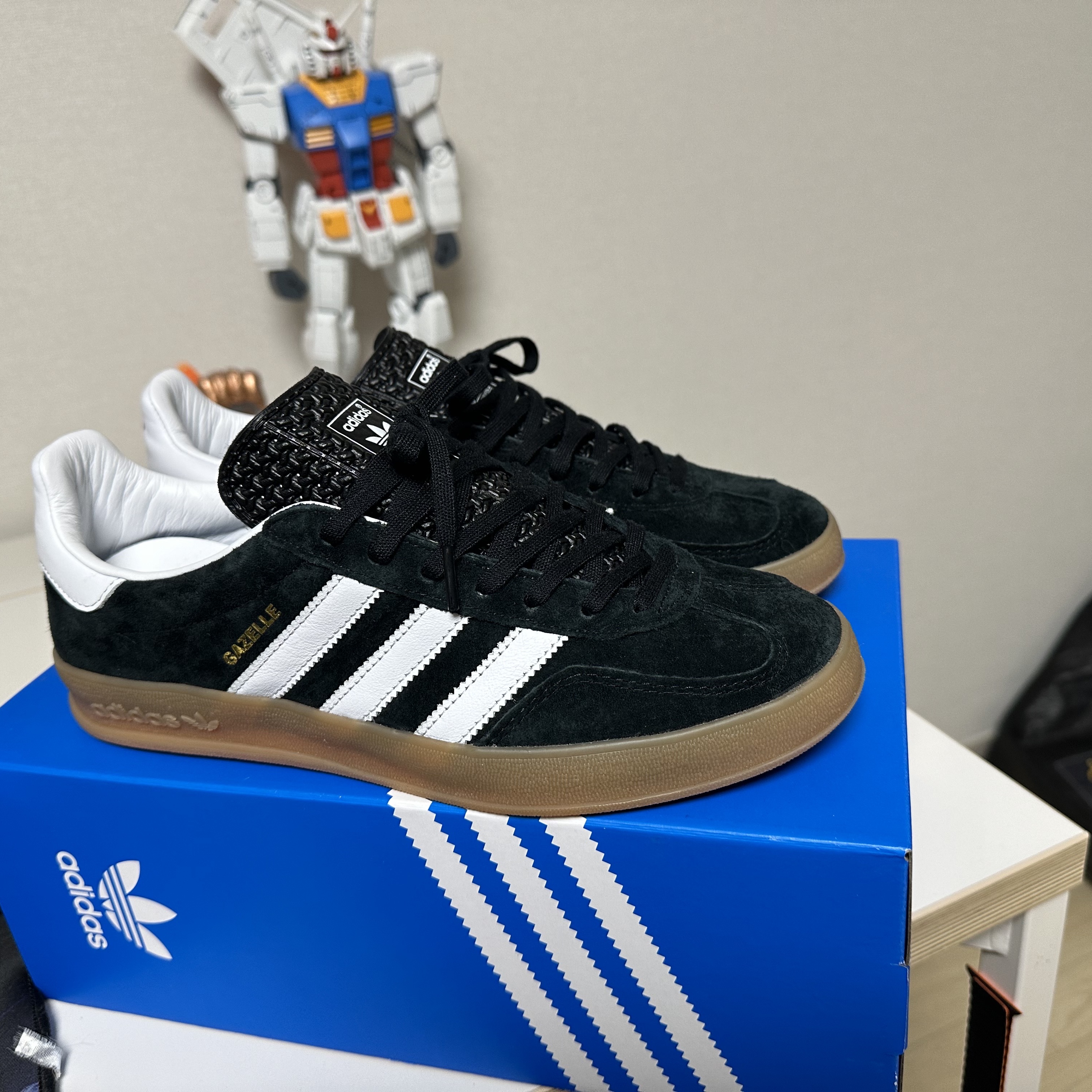 Adidas Gazelle Indoor Core Black 착용 스타일 - 1