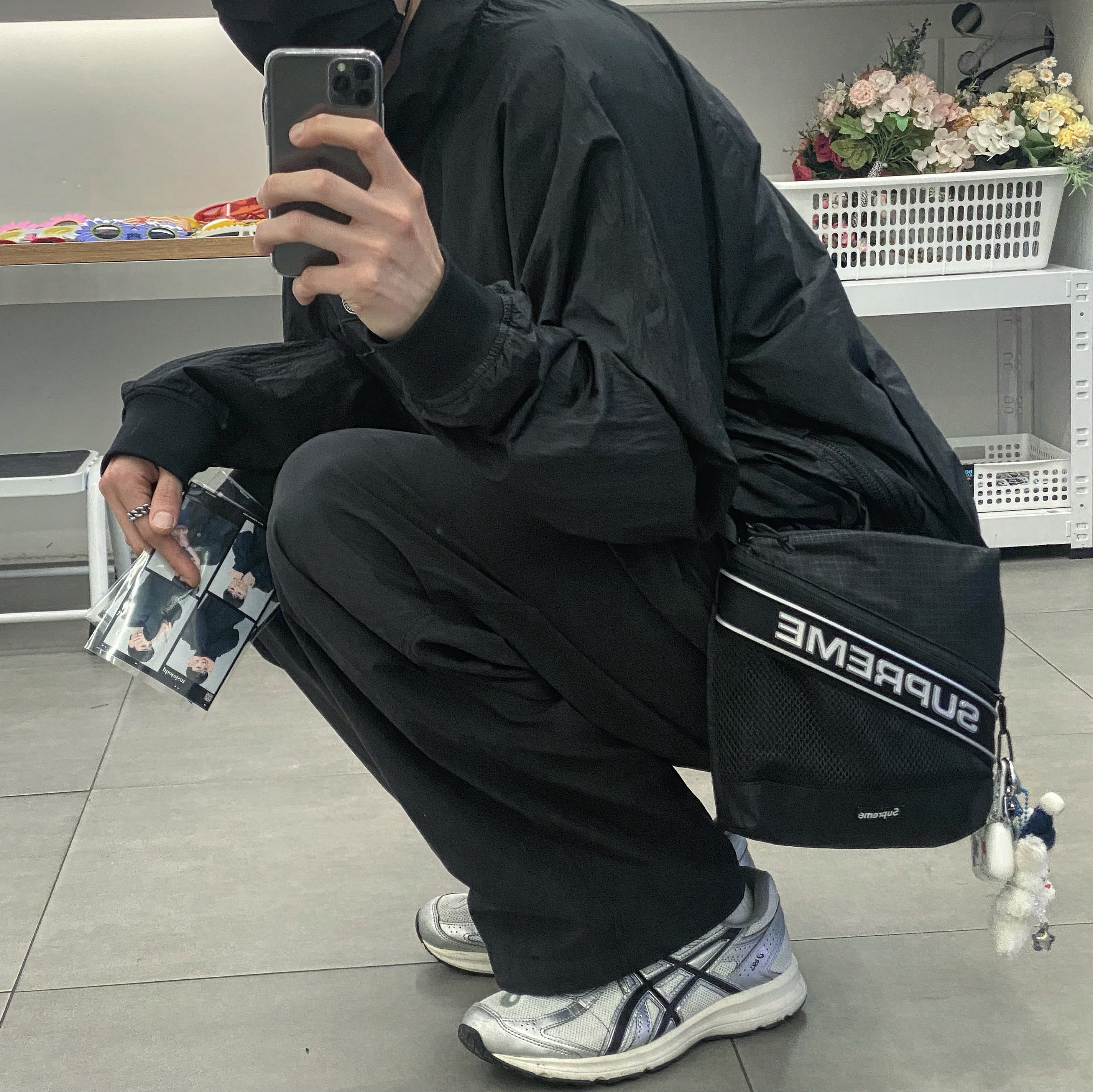 Supreme Shoulder Bag Black - 23FW, Asics Jog 100 S White Black - 2E Wide 착용 스타일