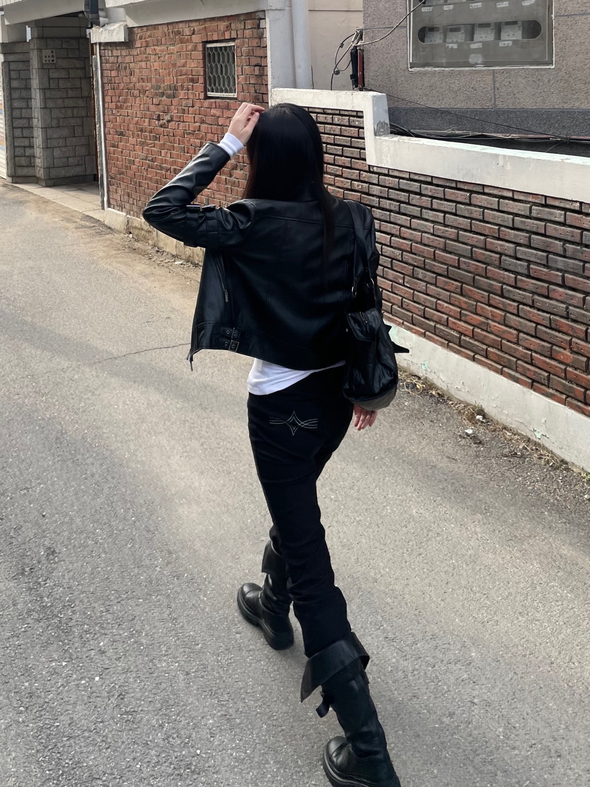 (W) Bohemian Seoul Folded Belt Long Boots Black 착용 스타일 - 1