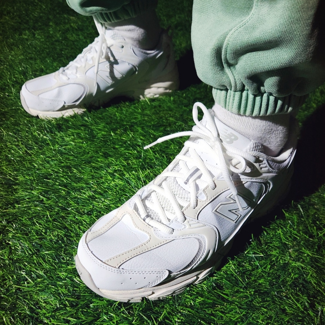 New Balance 530 White Cream 착용 스타일 - 5