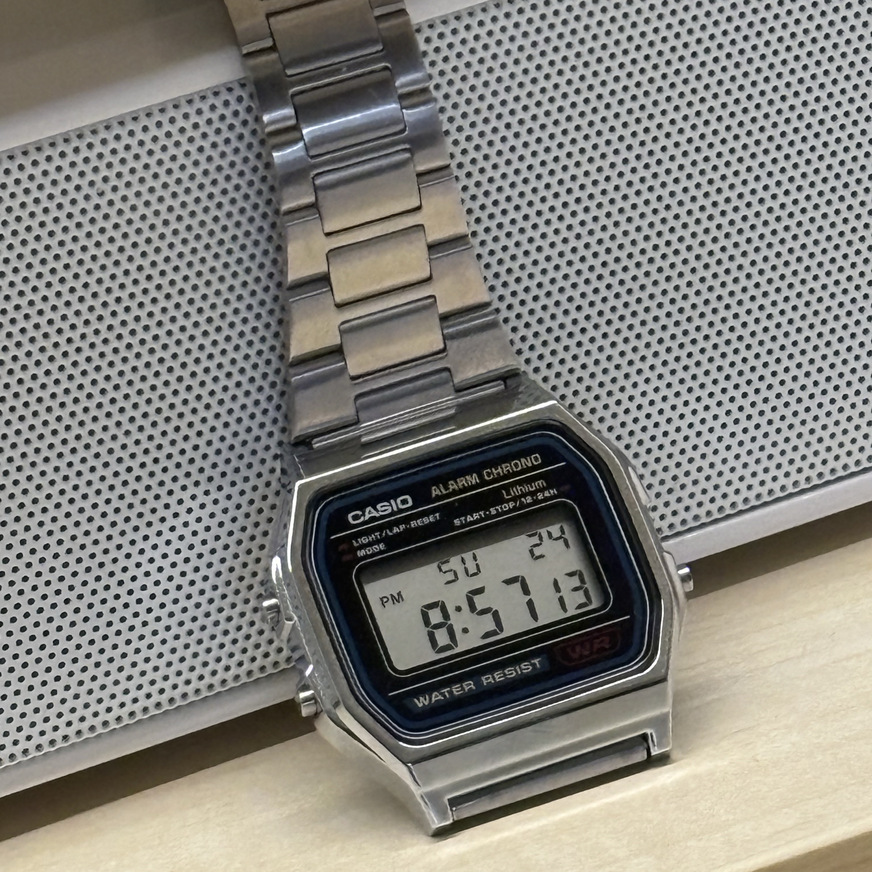 Casio A-158WA-1 착용 스타일