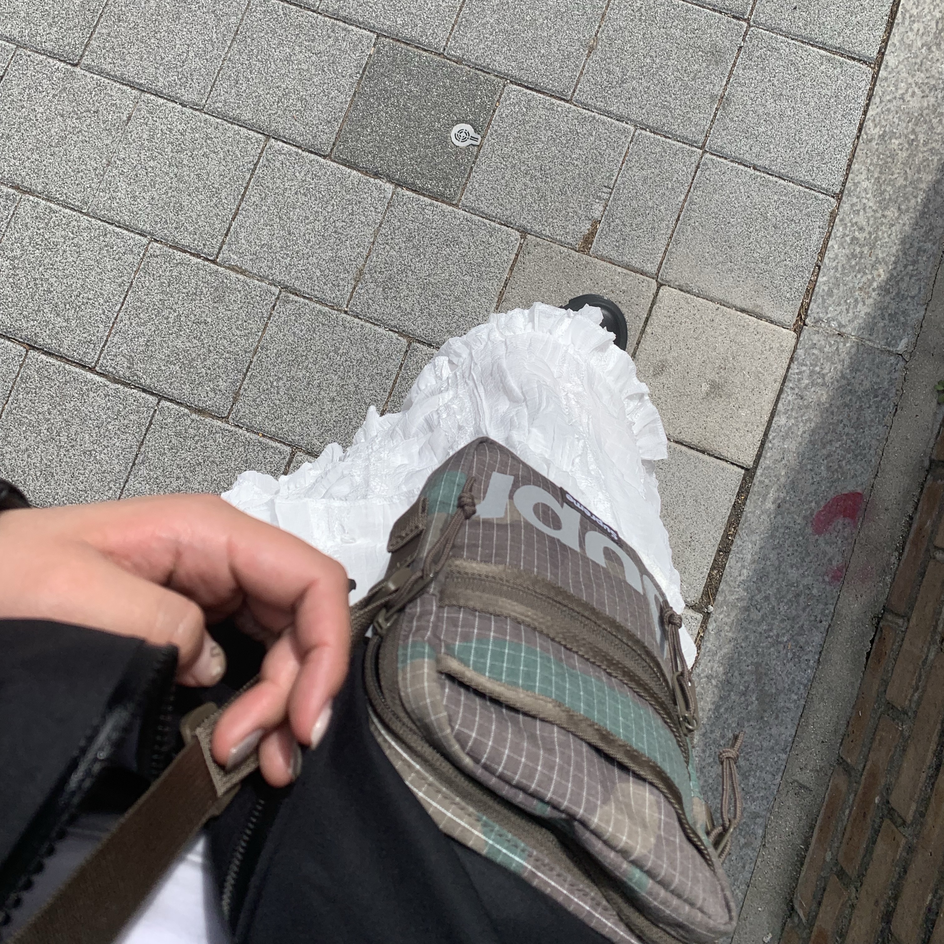 Supreme Shoulder Bag Woodland Camo - 24SS, Arc'teryx Beta LT Jacket Black 착용 스타일 - 1