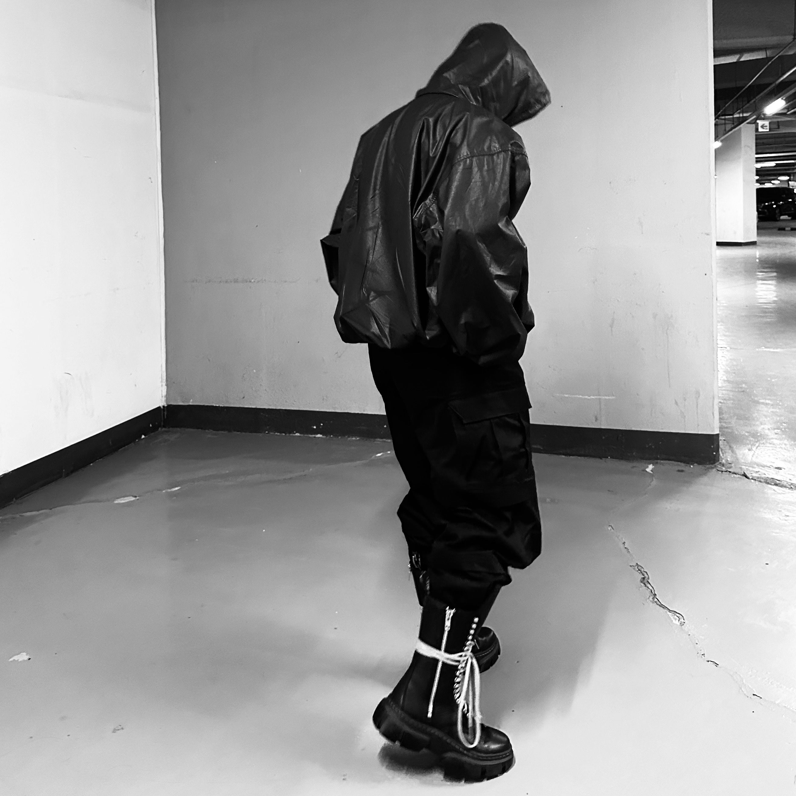 Awende Rordpanel Cargo Pants Black, Dr. Martens x Rick Owens 1918 DMXL Calf Length Boot Black 착용 스타일 - 3