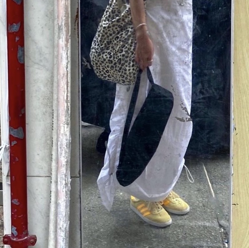 (W) Adidas Gazelle Almost Yellow Solar Gold 착용 스타일