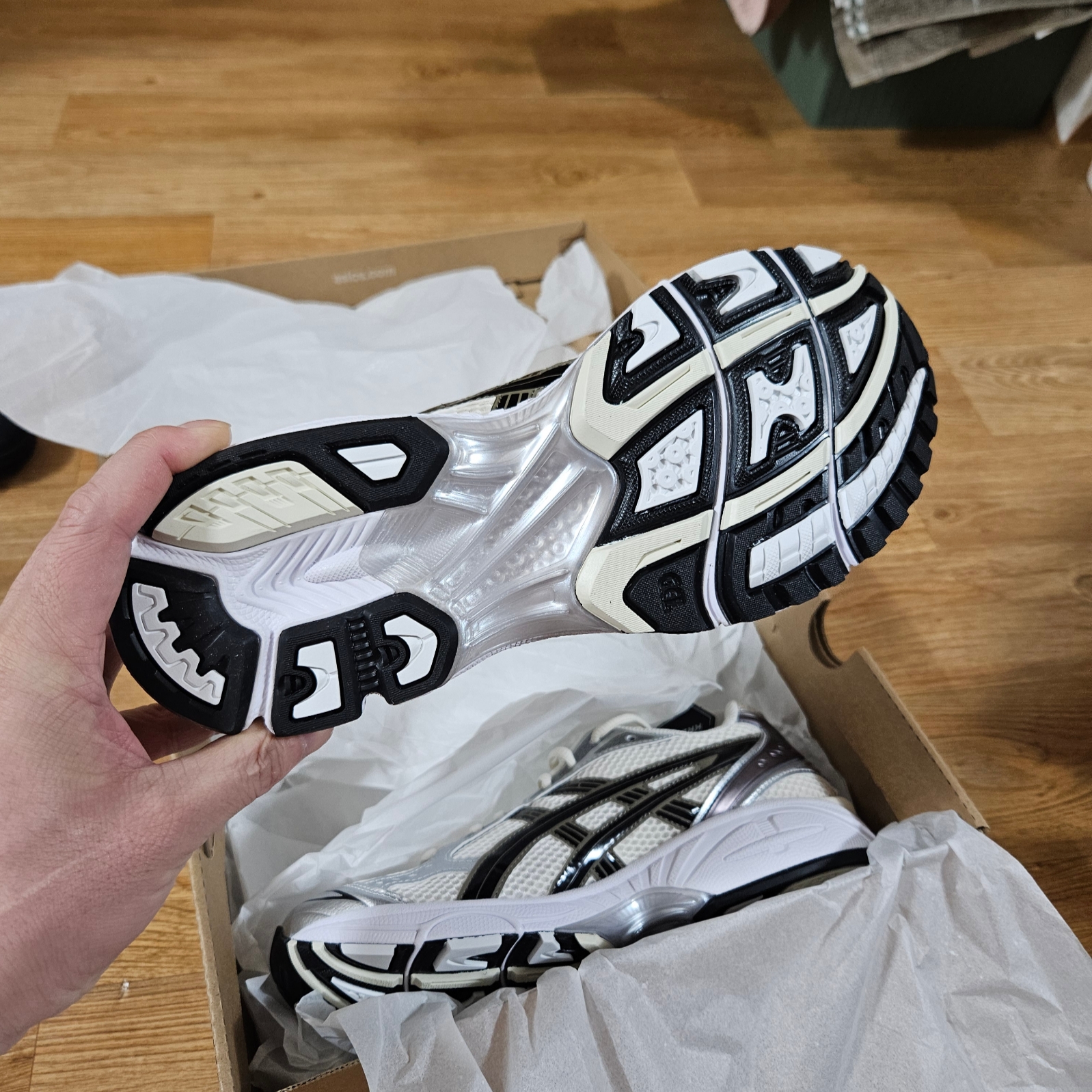 Asics Gel-Kayano 14 Cream Black 착용 스타일