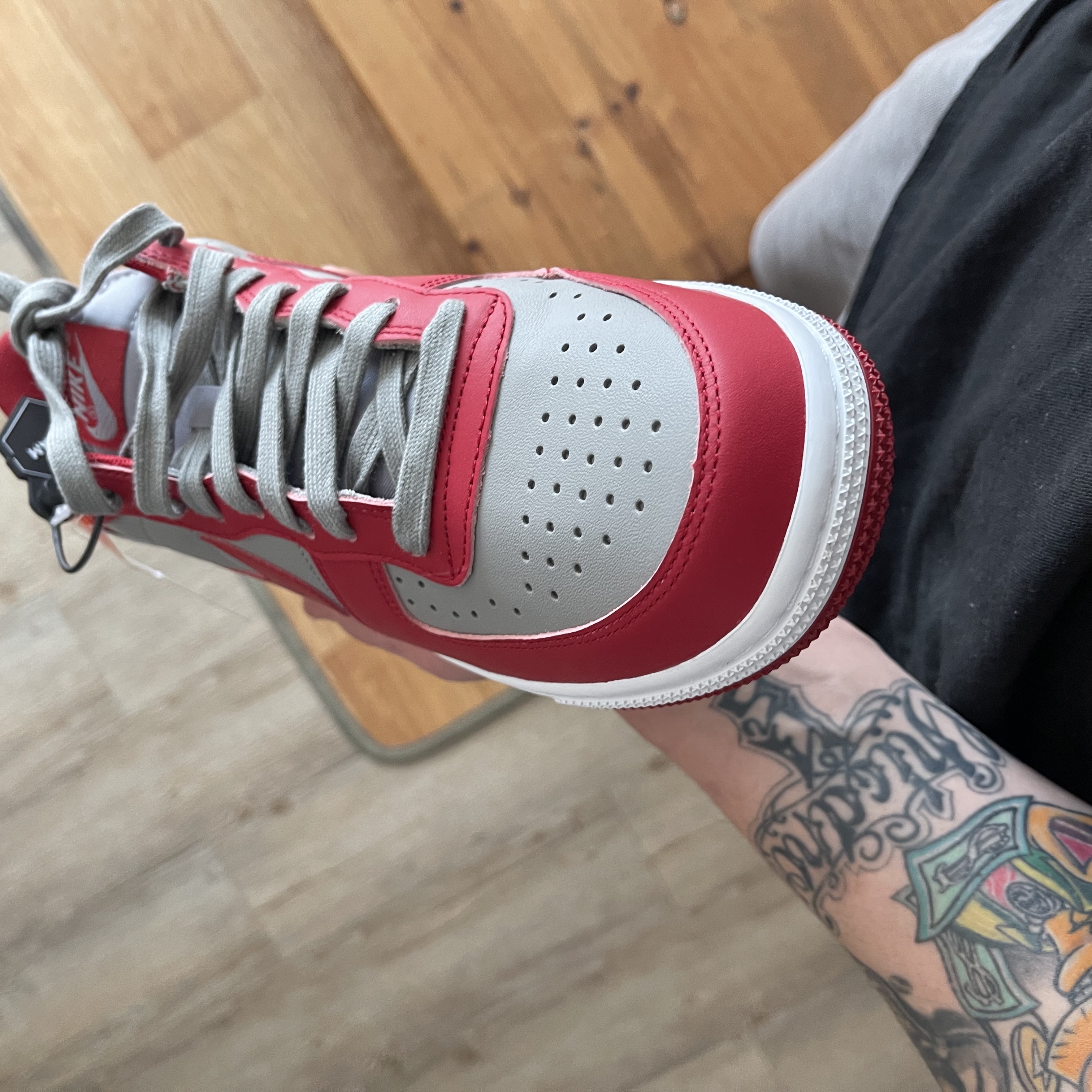 Nike Terminator Low Varsity Red Medium Grey 착용 스타일 - 3