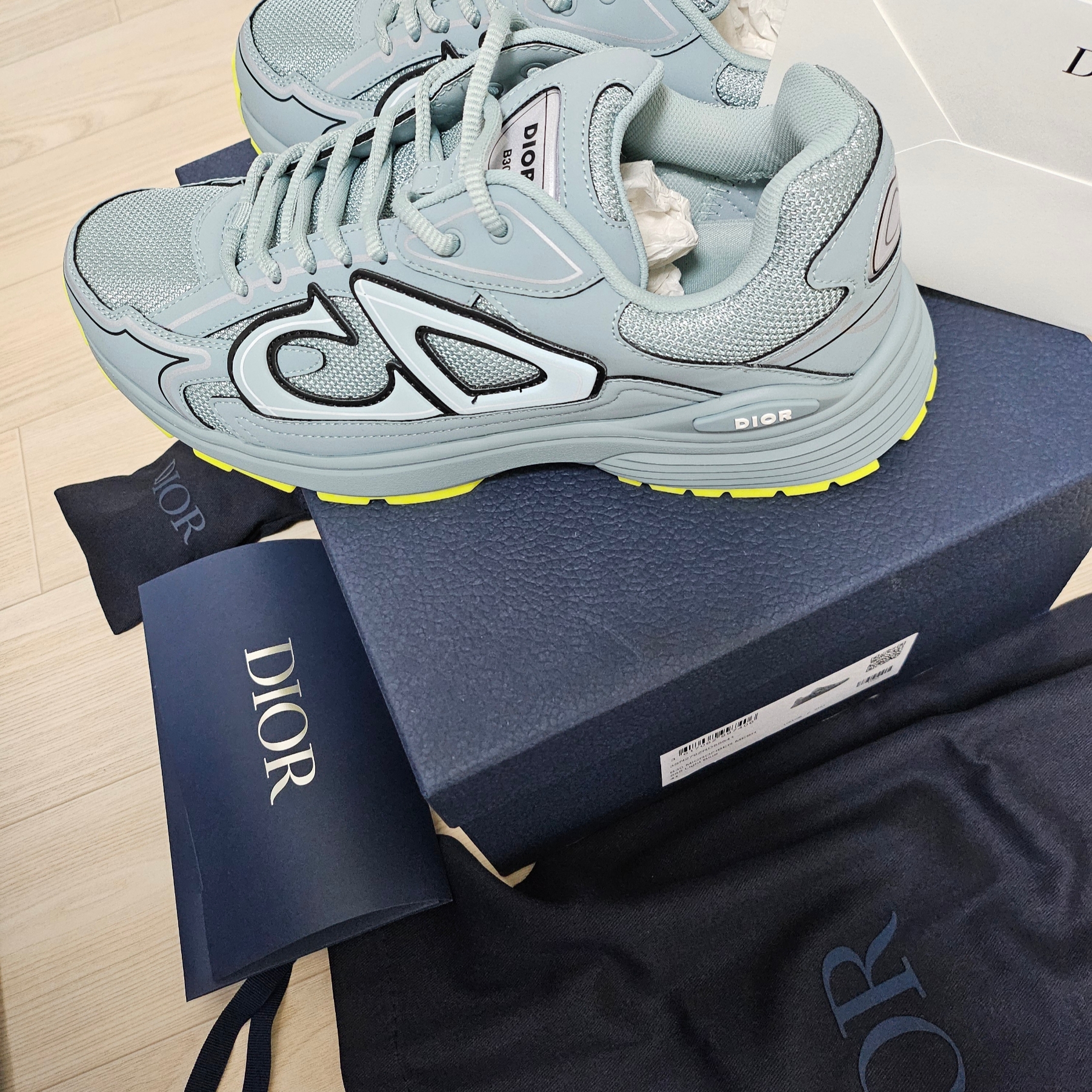 Gentle Monster x Maison Margiela MM113 Black Clear 착용 스타일 - 2