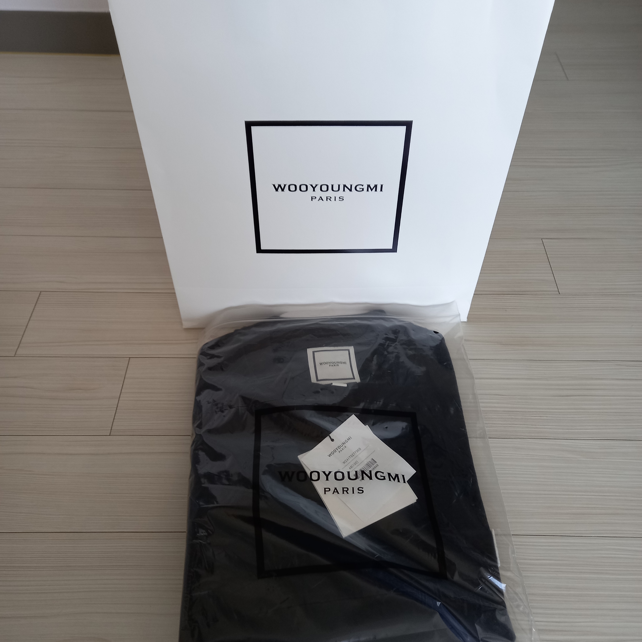 Wooyoungmi Cotton Back Logo T-Shirt Black - 24SS, Wooyoungmi Flower Print Denim Shirt Blue - 24SS 착용 스타일 - 2