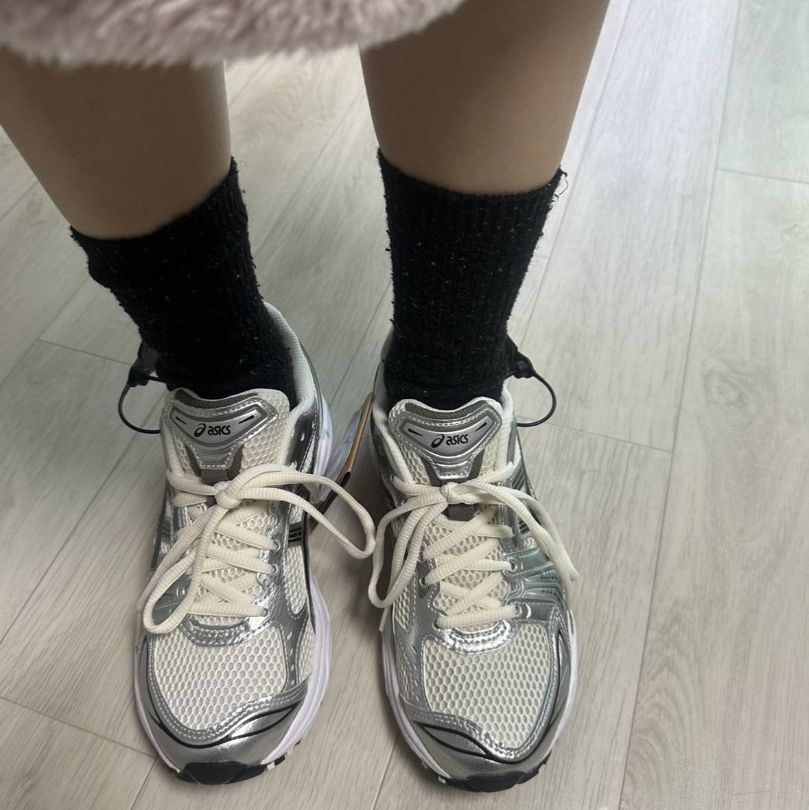 Asics Gel-Kayano 14 Cream Black 착용 스타일 - 4