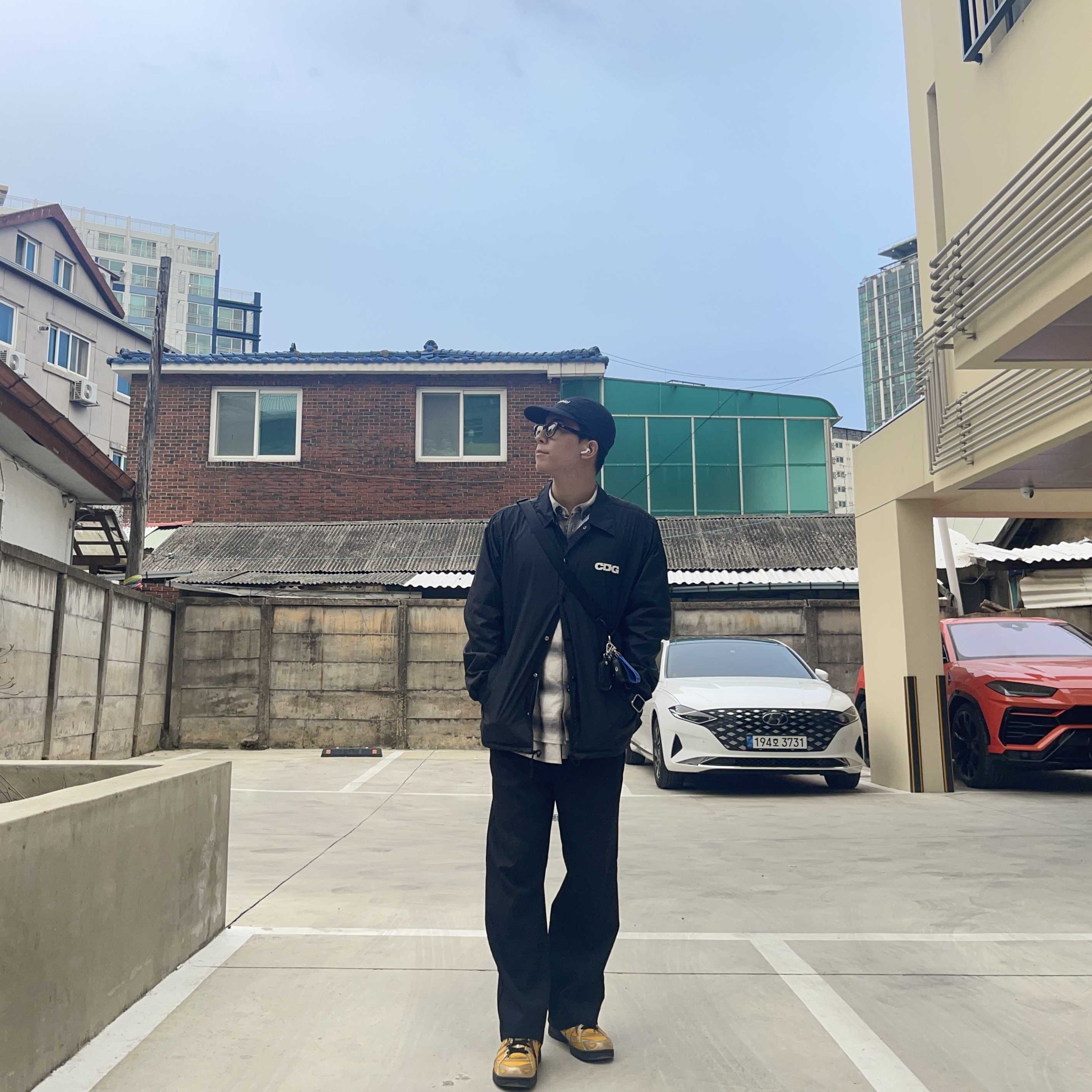 CDG Coach Jacket5 Black 착용 스타일 - 1