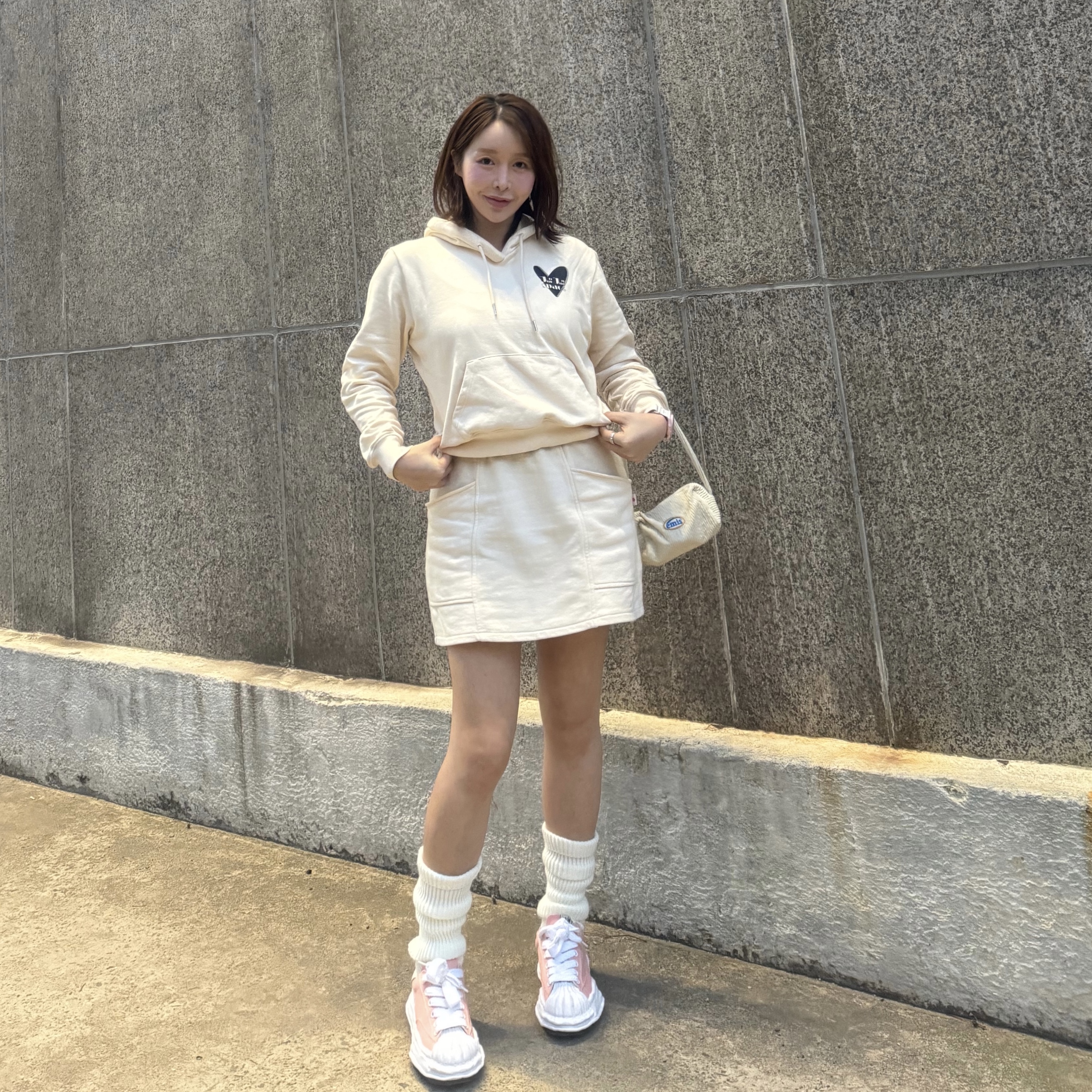 Maison Mihara Yasuhiro Blakey OG Sole Canvas Low-top Sneakers Pink, Maison Mihara Yasuhiro Blakey OG Sole Canvas Low-top Sneakers Black White 착용 스타일 - 1