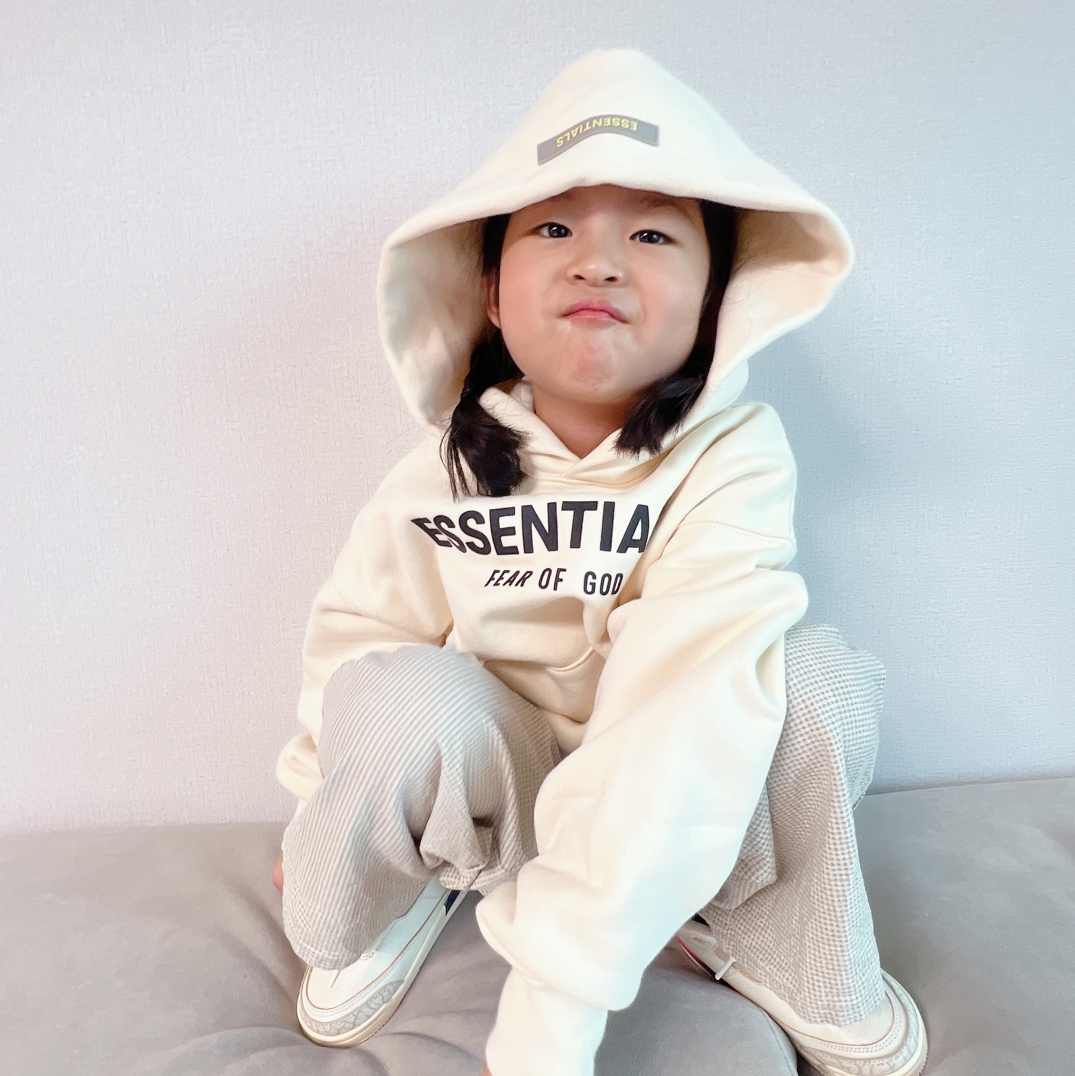 (Kids) Uniqlo UT x Kaws Short Sleeve Graphic T-Shirt White, (Kids) Uniqlo UT x Kaws Short Sleeve Graphic T-Shirt White 착용 스타일 - 4