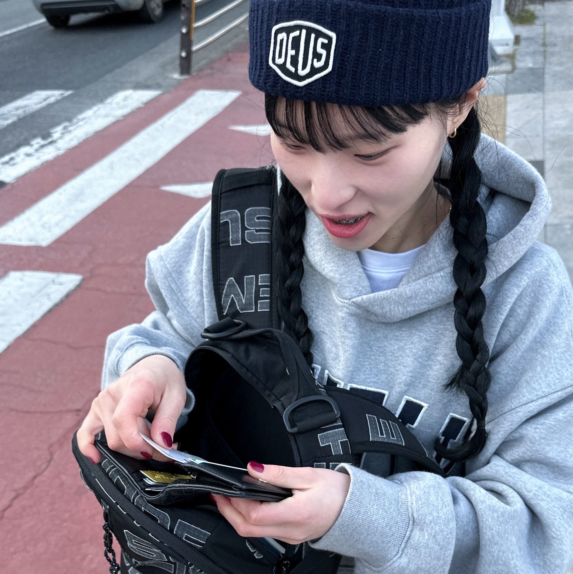 Deus Ex Machina Shield Beanie Navy, Supreme Backpack Black - 21FW 착용 스타일 - 3