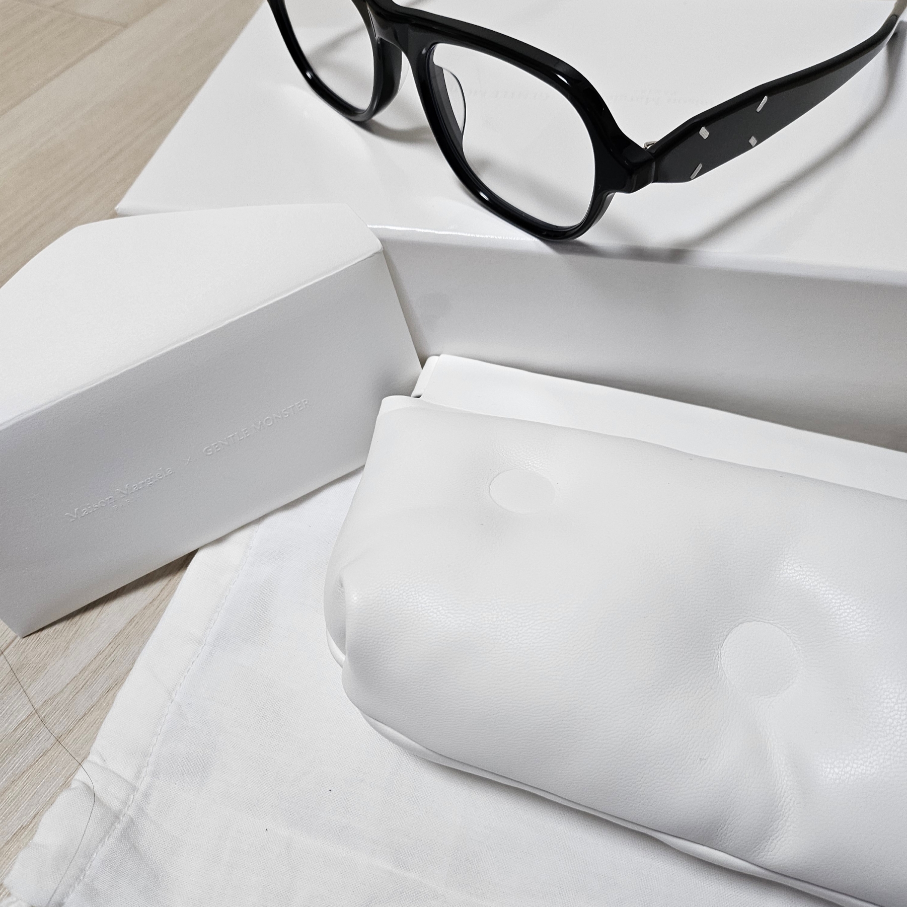 Gentle Monster x Maison Margiela MM113 Black Clear 착용 스타일 - 1