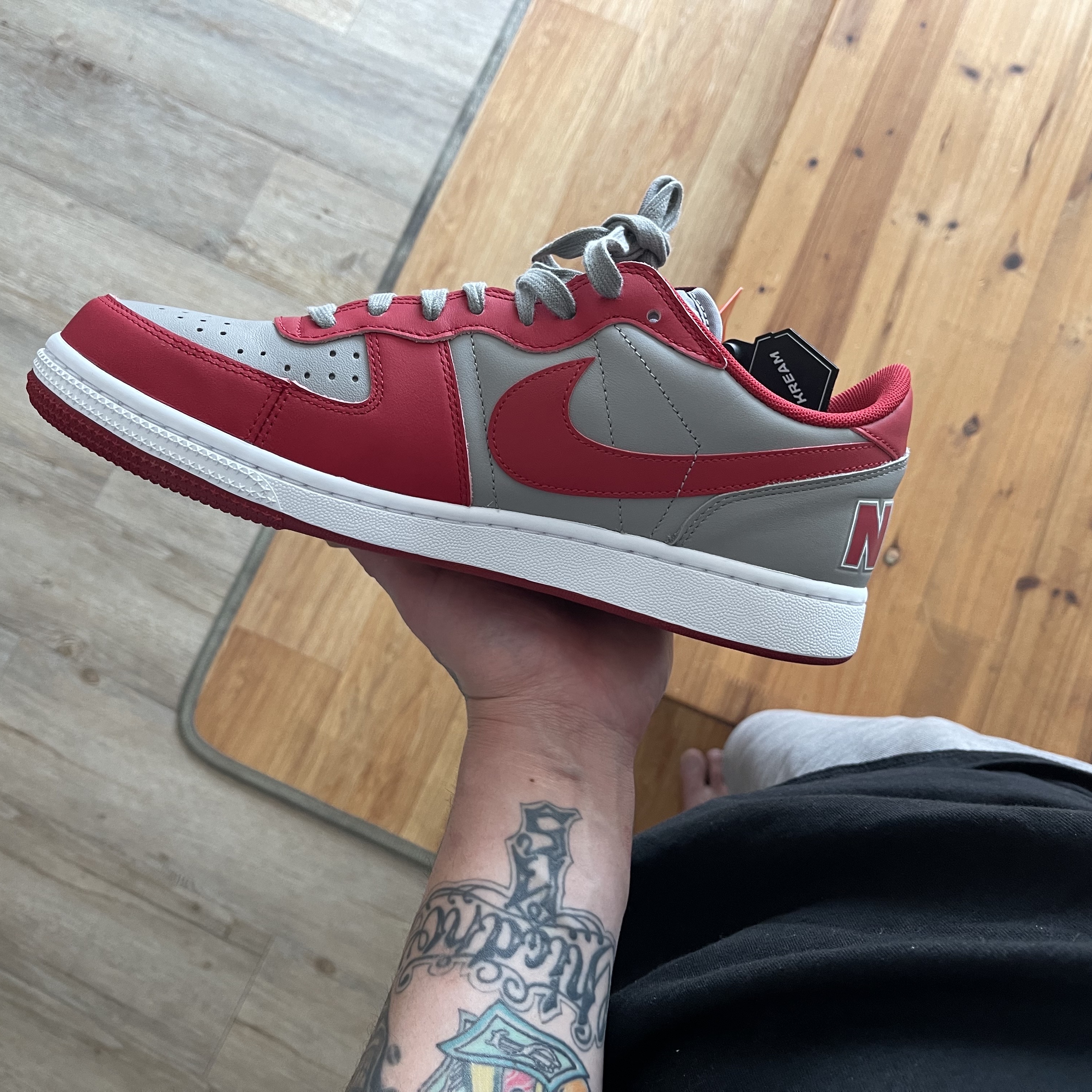 Nike Terminator Low Varsity Red Medium Grey 착용 스타일 - 2
