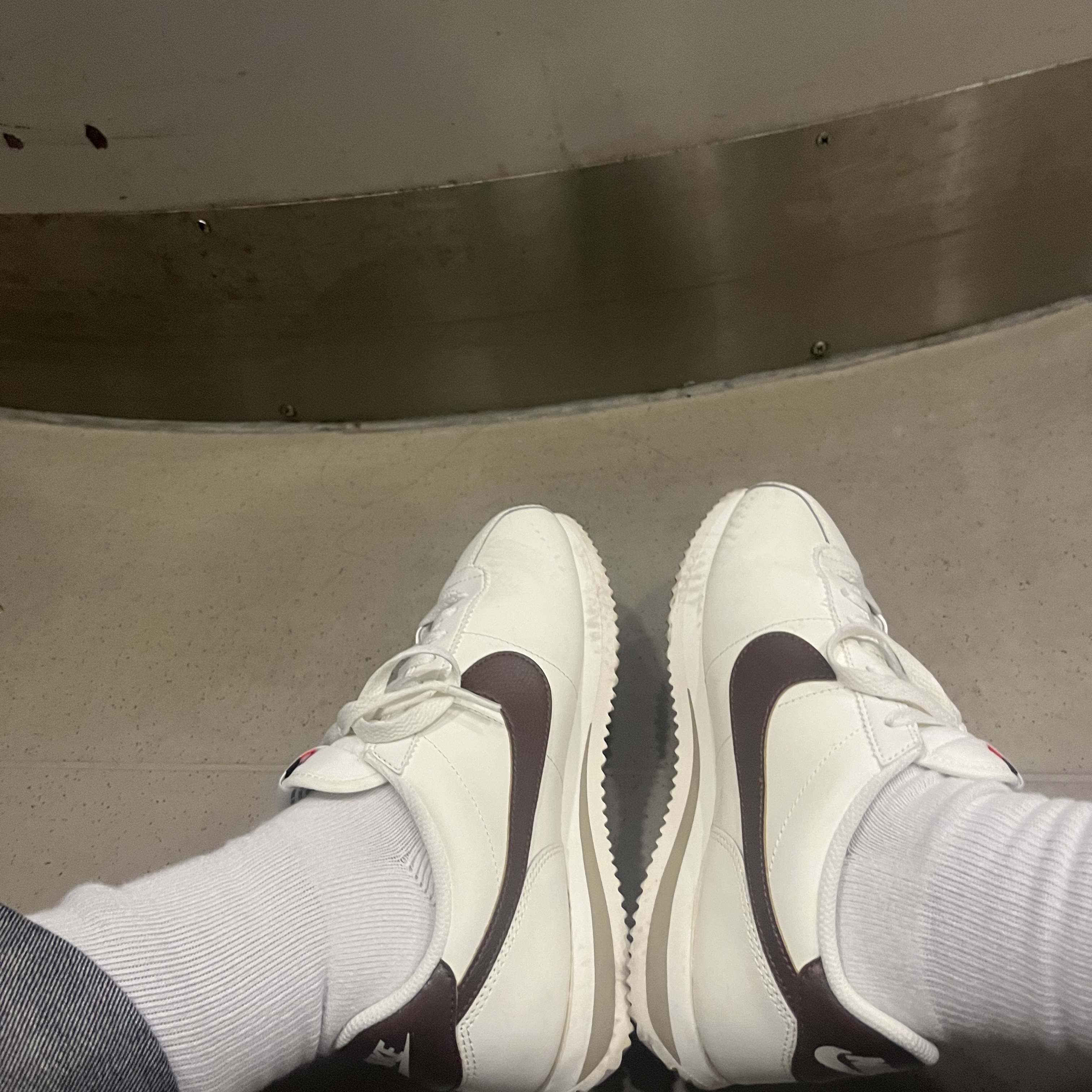(W) Nike Cortez Sail Cacao Wow 착용 스타일