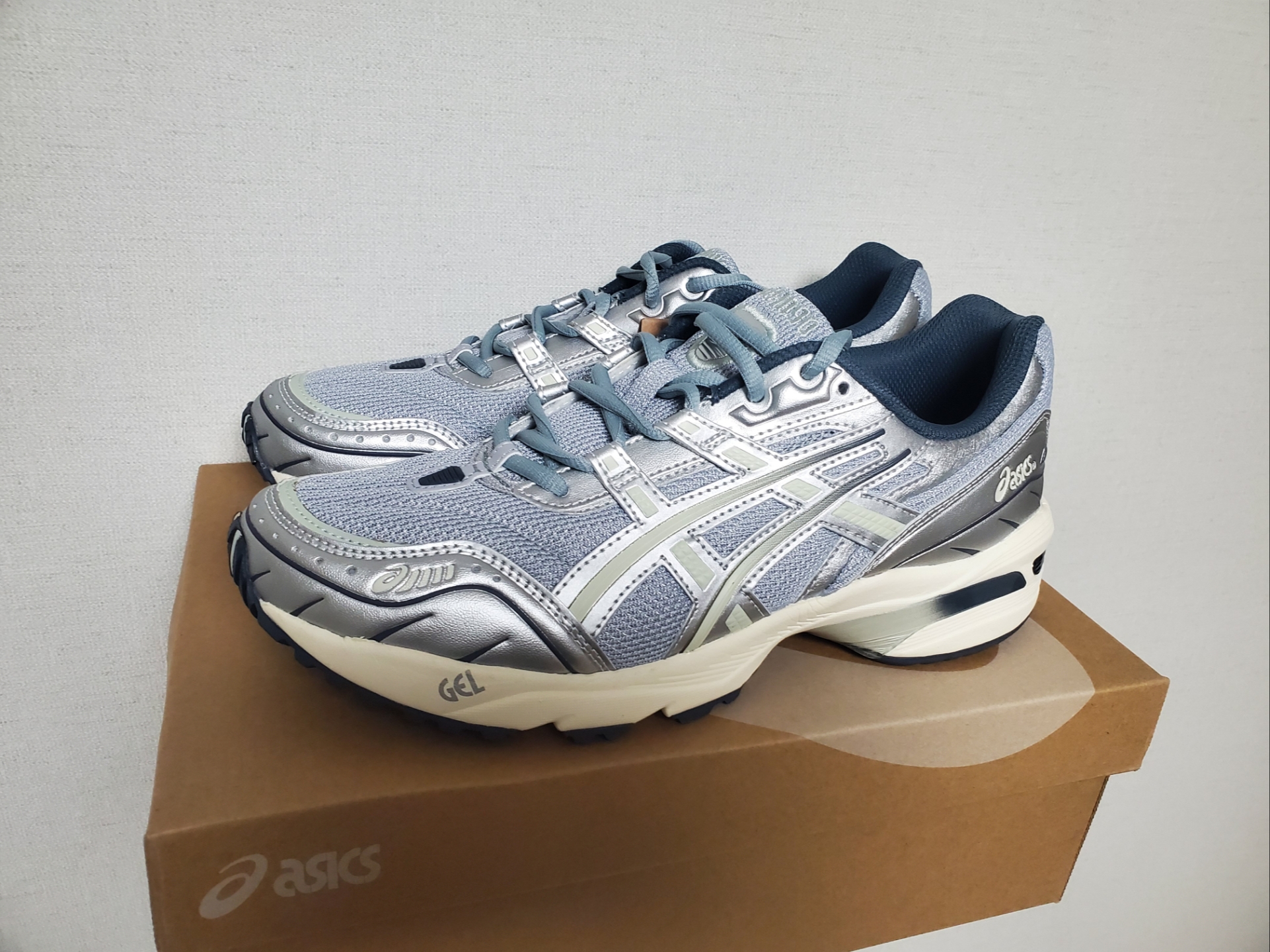Asics Gel-1090 Piedmont Grey 착용 스타일
