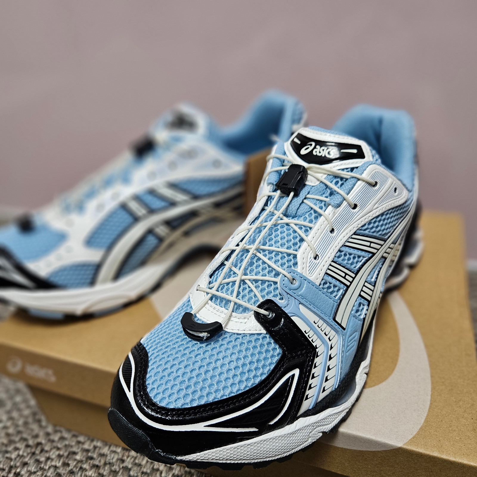 Asics Unlimited Gel-Kayano 14 Mist Cream 착용 스타일 - 3