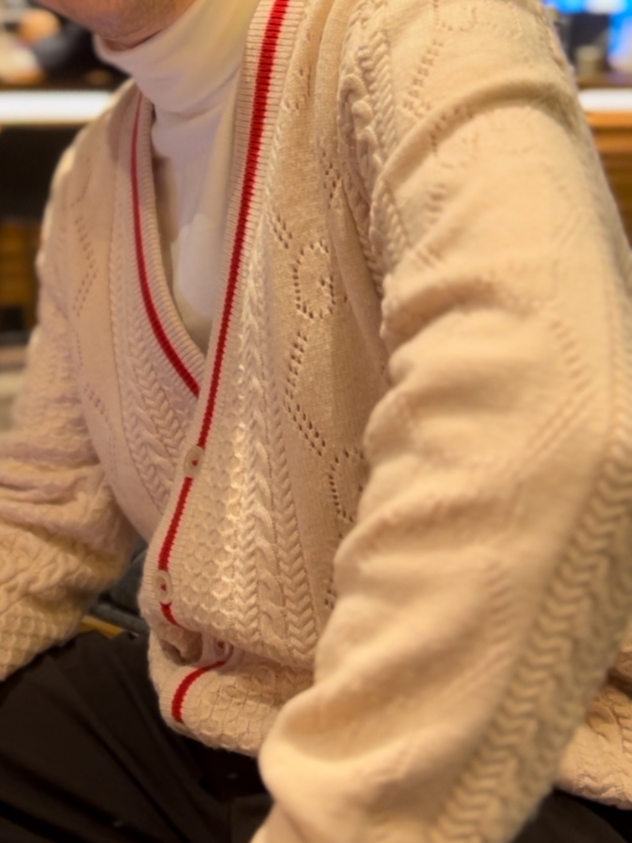 Gucci GG Knitted Wool Cardigan Ivory 착용 스타일
