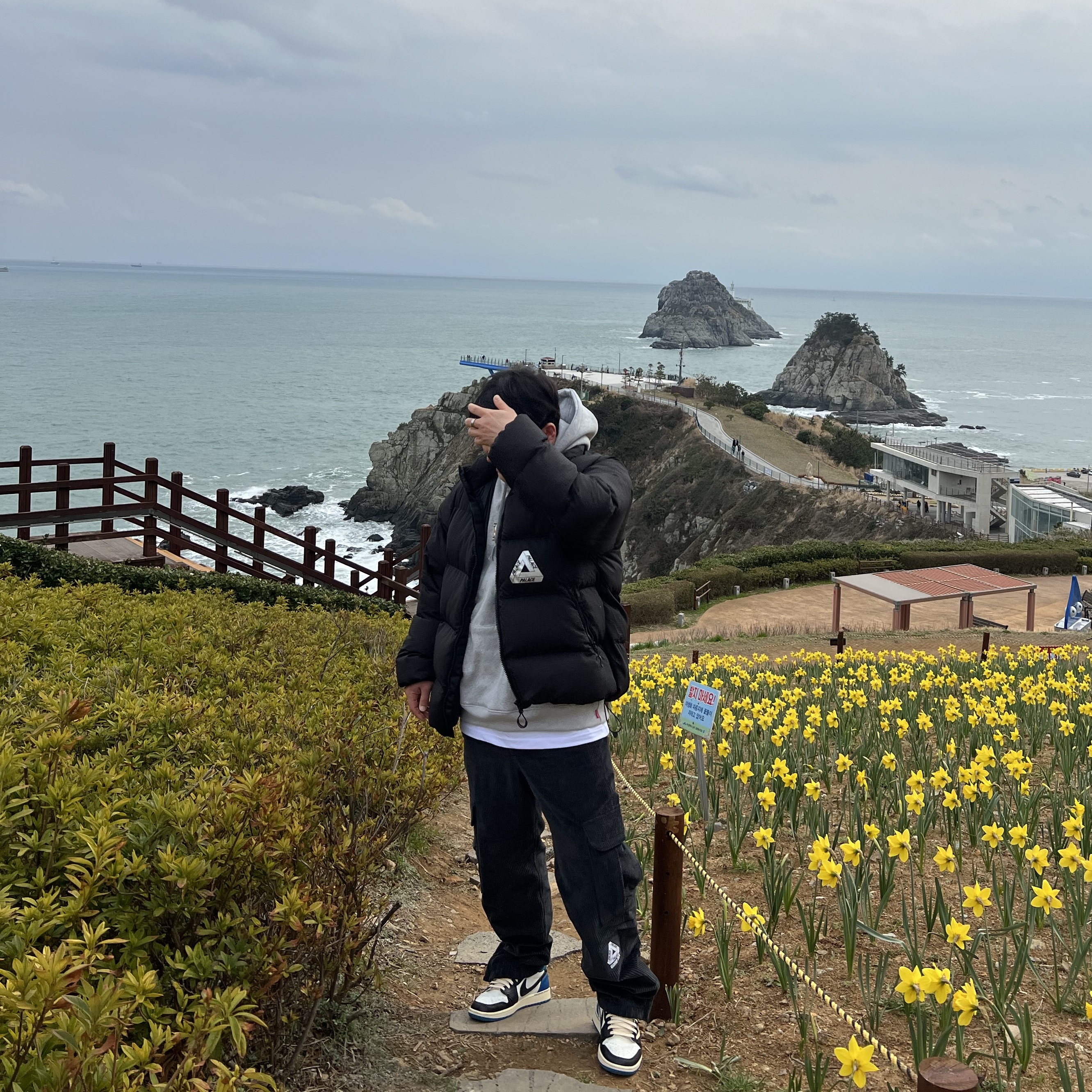 Palace Gore-Tex Corduroy Cargos Black - 21FW, Palace Ripstop Puffa Black - 23FW 착용 스타일