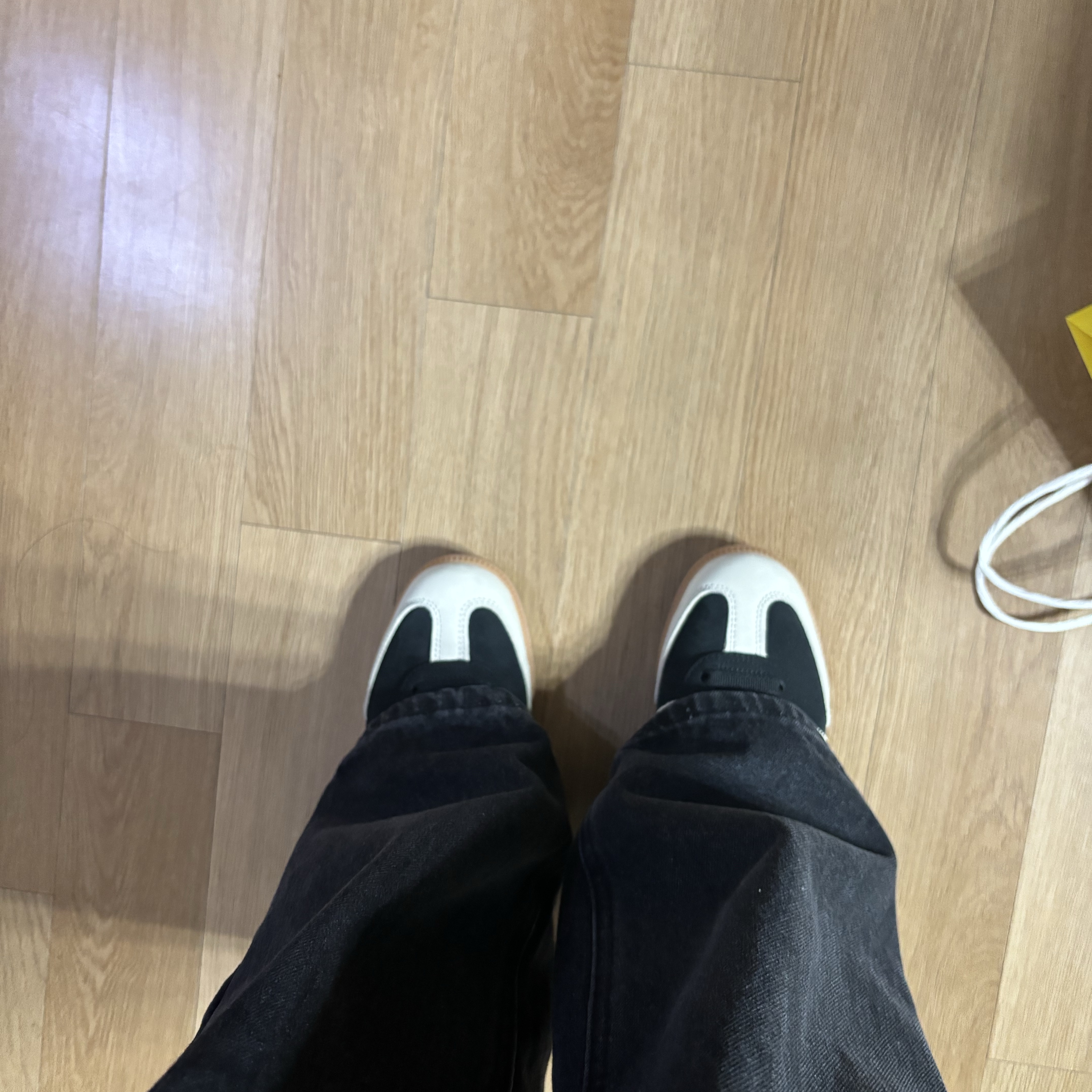 (W) Adidas Samba OG Core Black Wonder White 착용 스타일