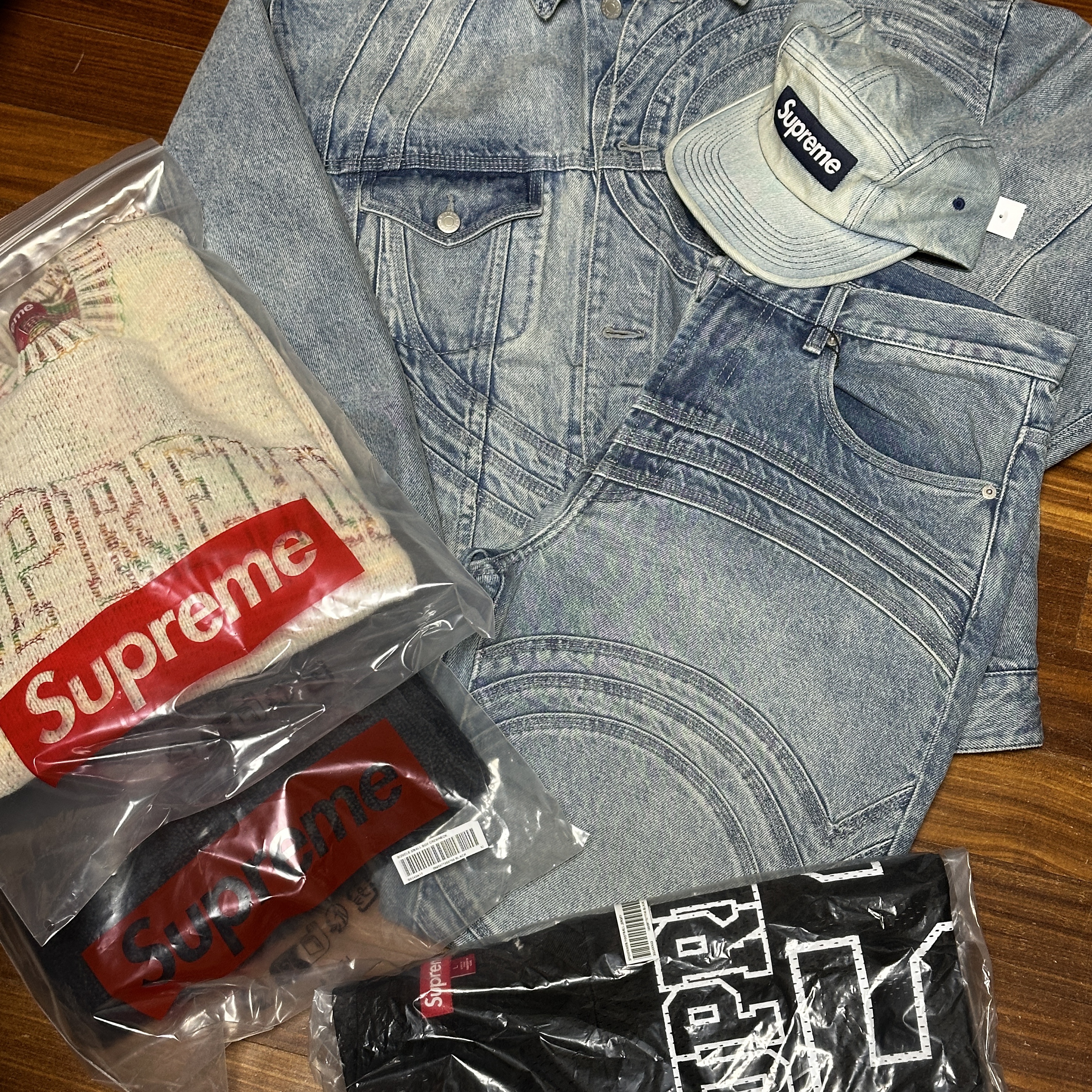 Supreme Washed Chino Twill Camp Cap Dirty Indigo - 24SS, Supreme S Logo Loose Fit Jean Washed Blue - 24SS 착용 스타일 - 1