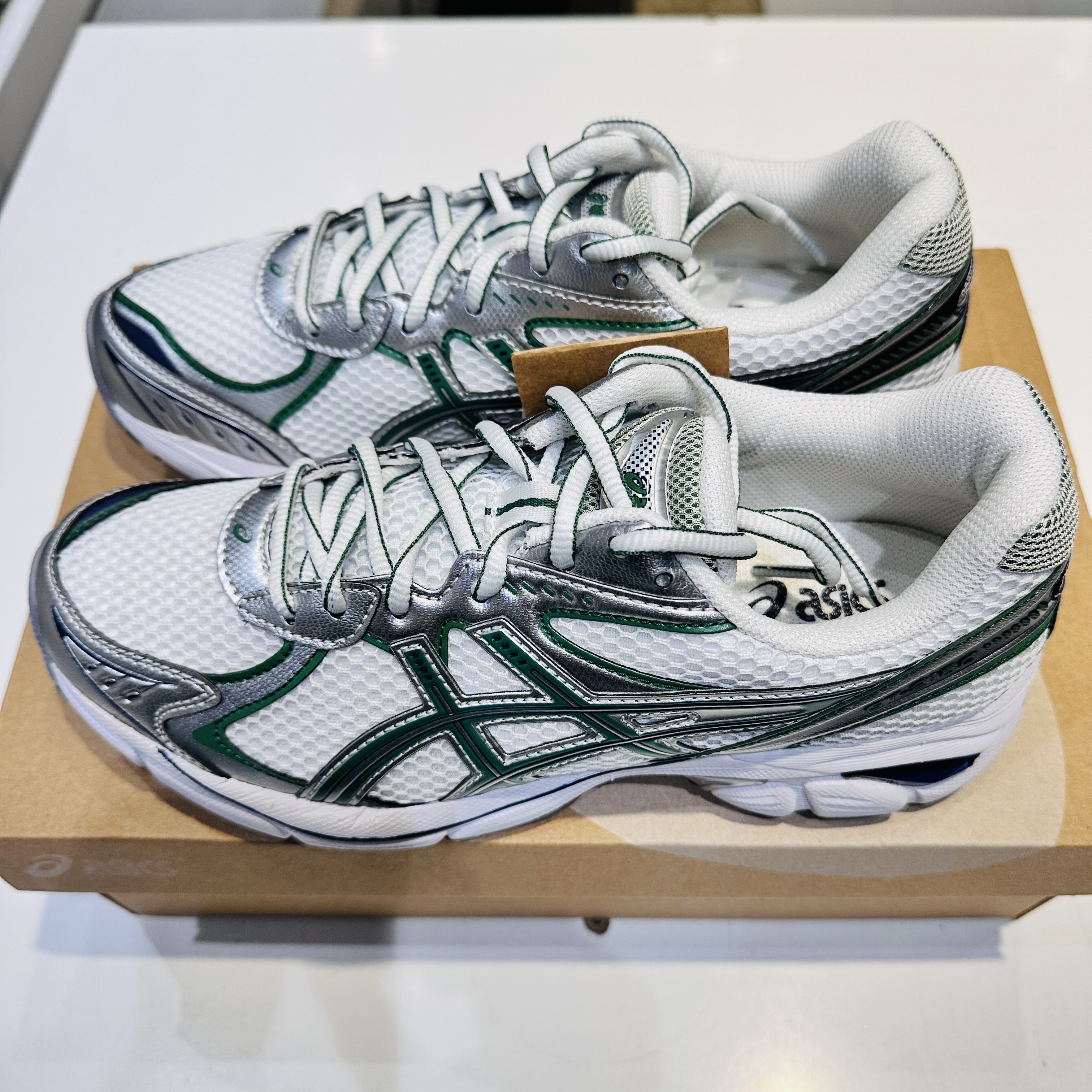 Asics GT-2160 White Shamrock Green 착용 스타일 - 2